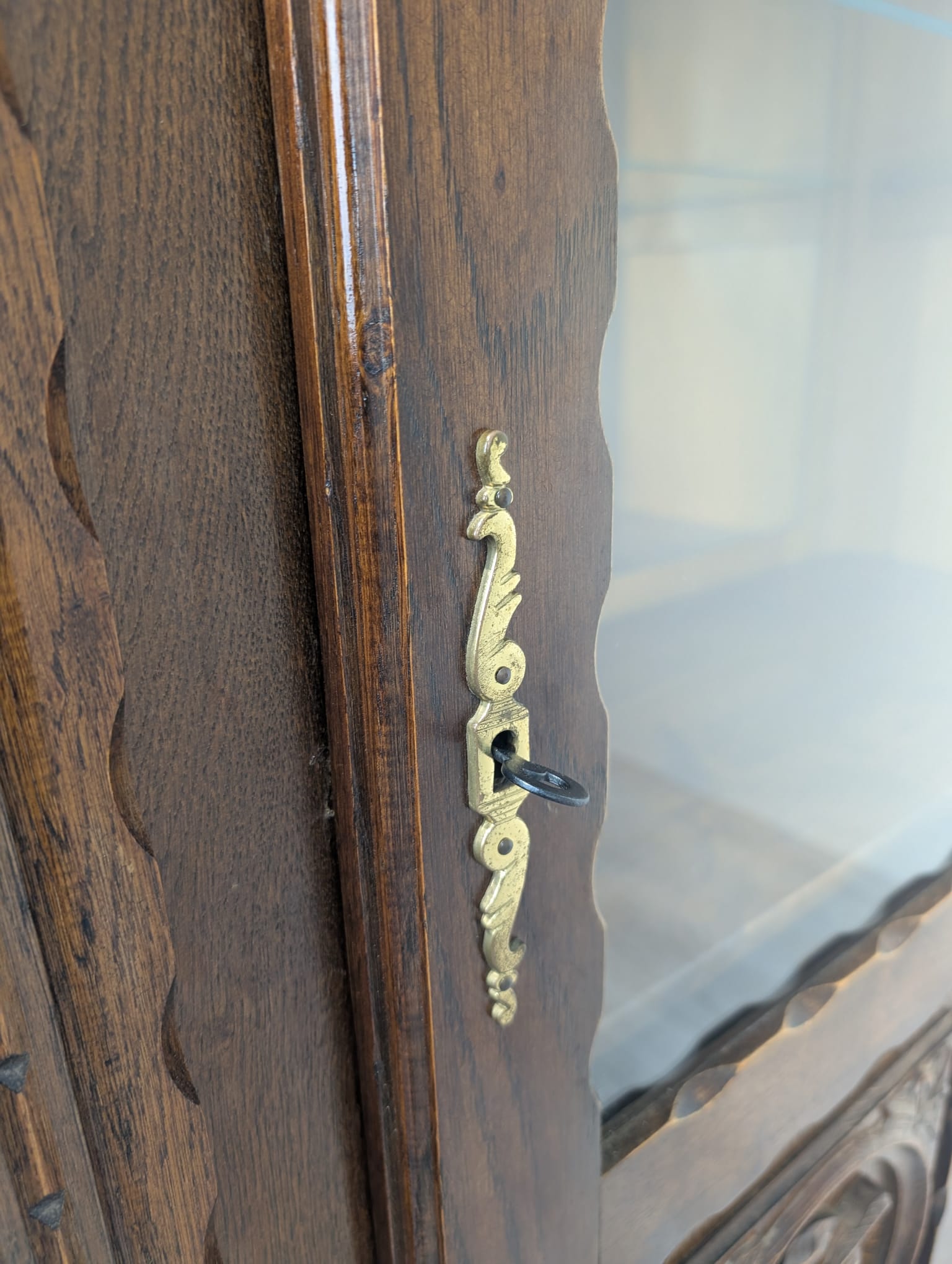 Biblioteka witryna regał lata 50/60 dąb rzeźbiona - obrazek 5