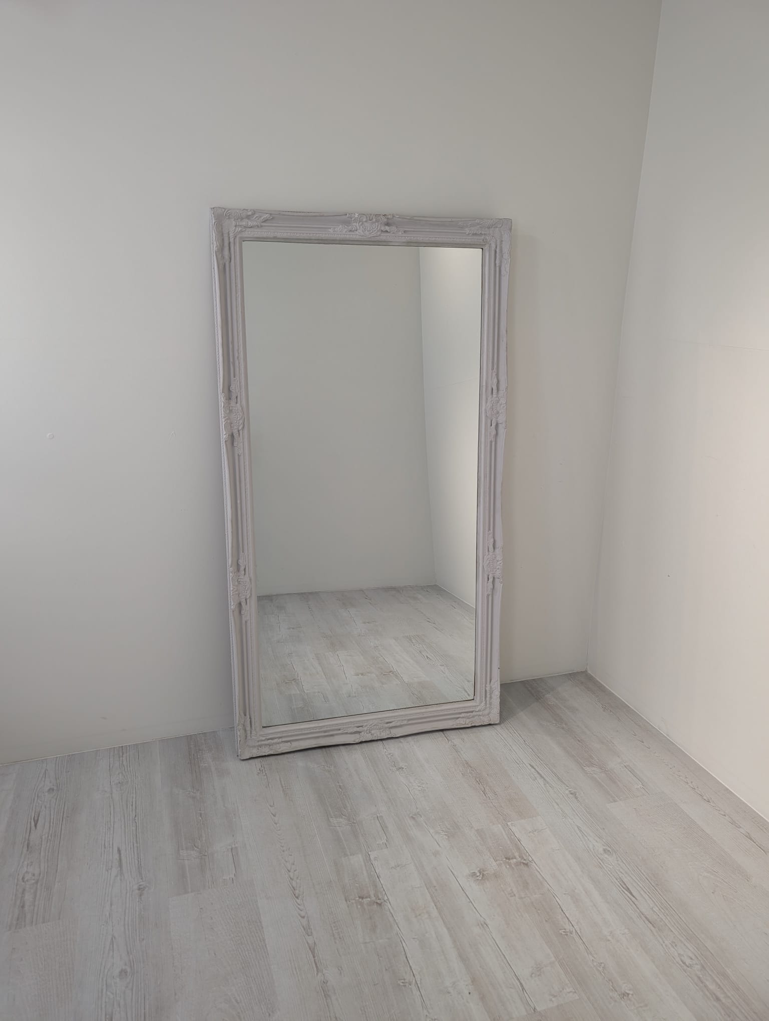 Lustro drewniane białe w stylu barokowym