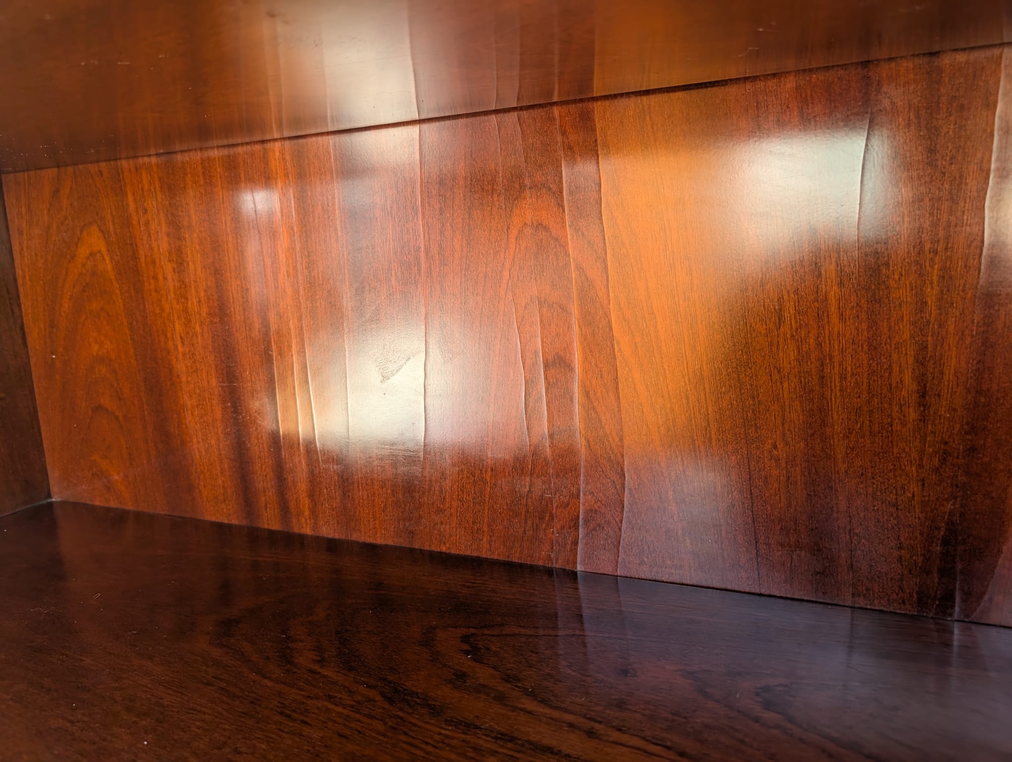 Witryna, regał w stylu angielskim w orzechu z lat 70-tych - obrazek 18