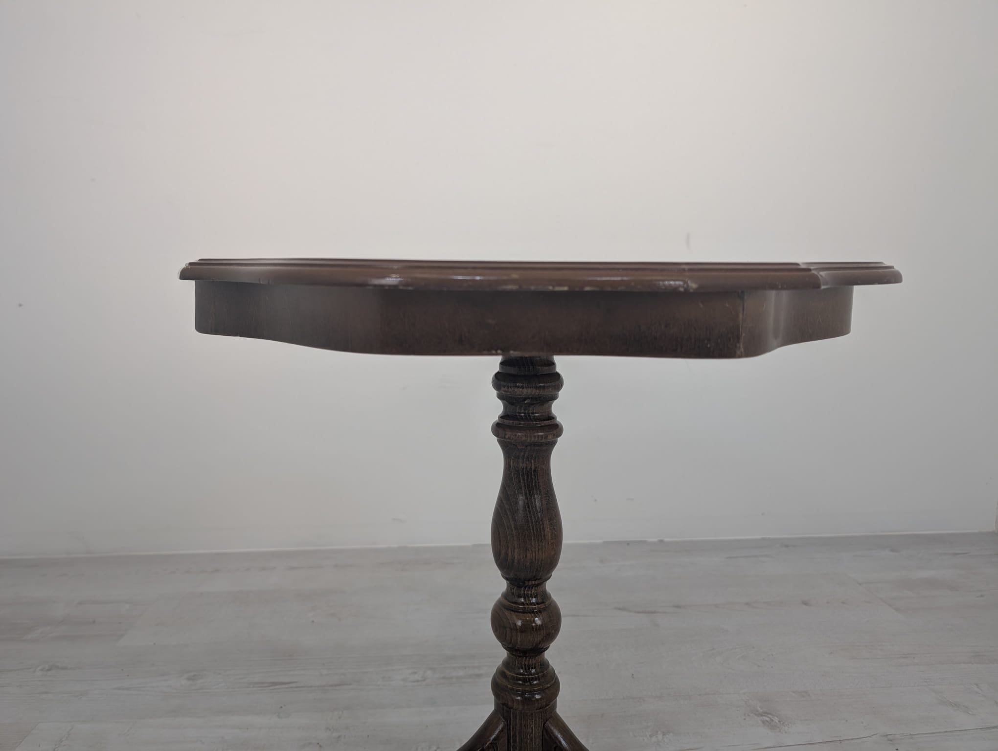 Stolik kawowy okrągły z intarsjowanym blatem - Image 9