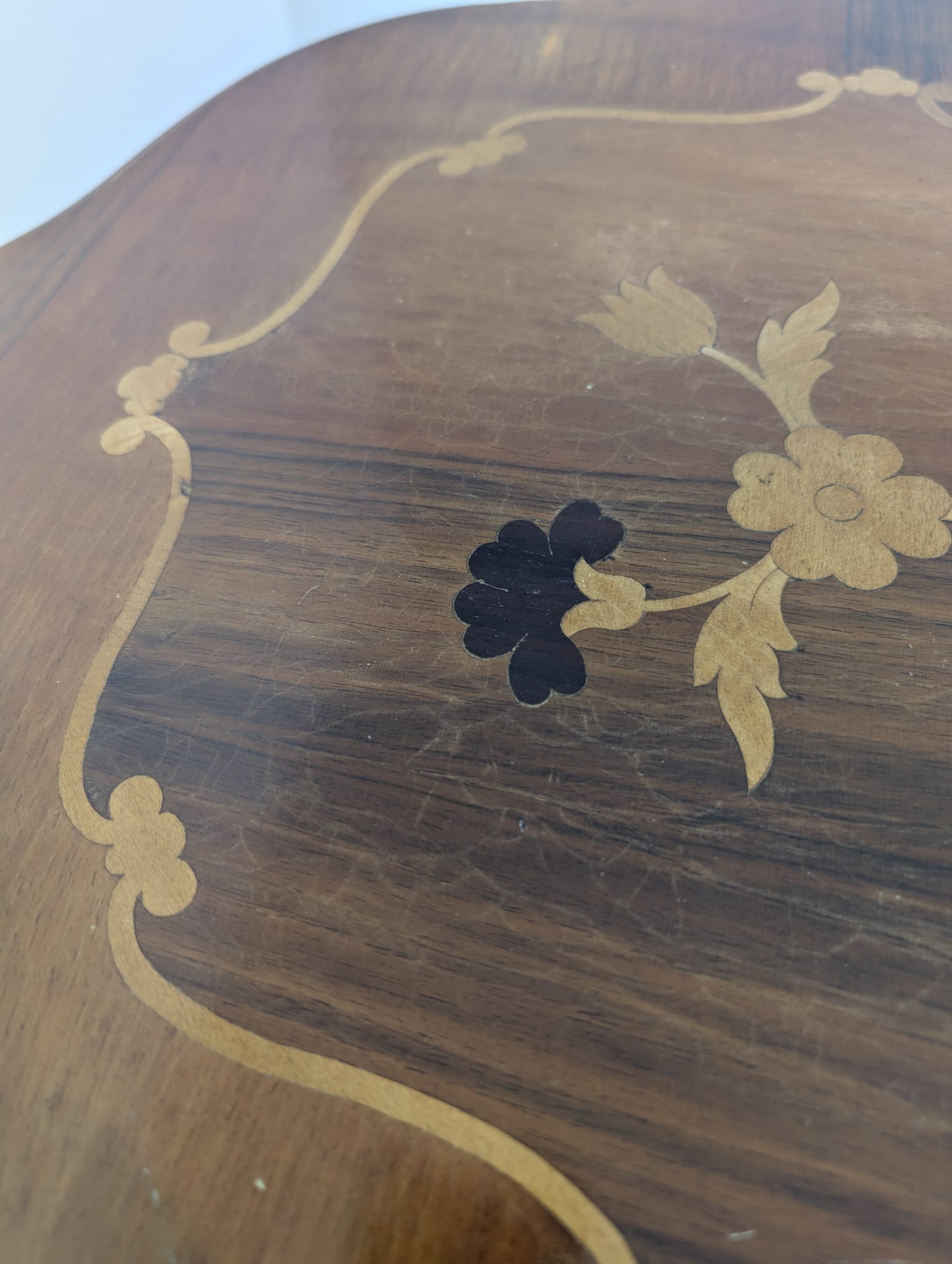 Stolik kawowy okrągły z intarsjowanym blatem - Image 11