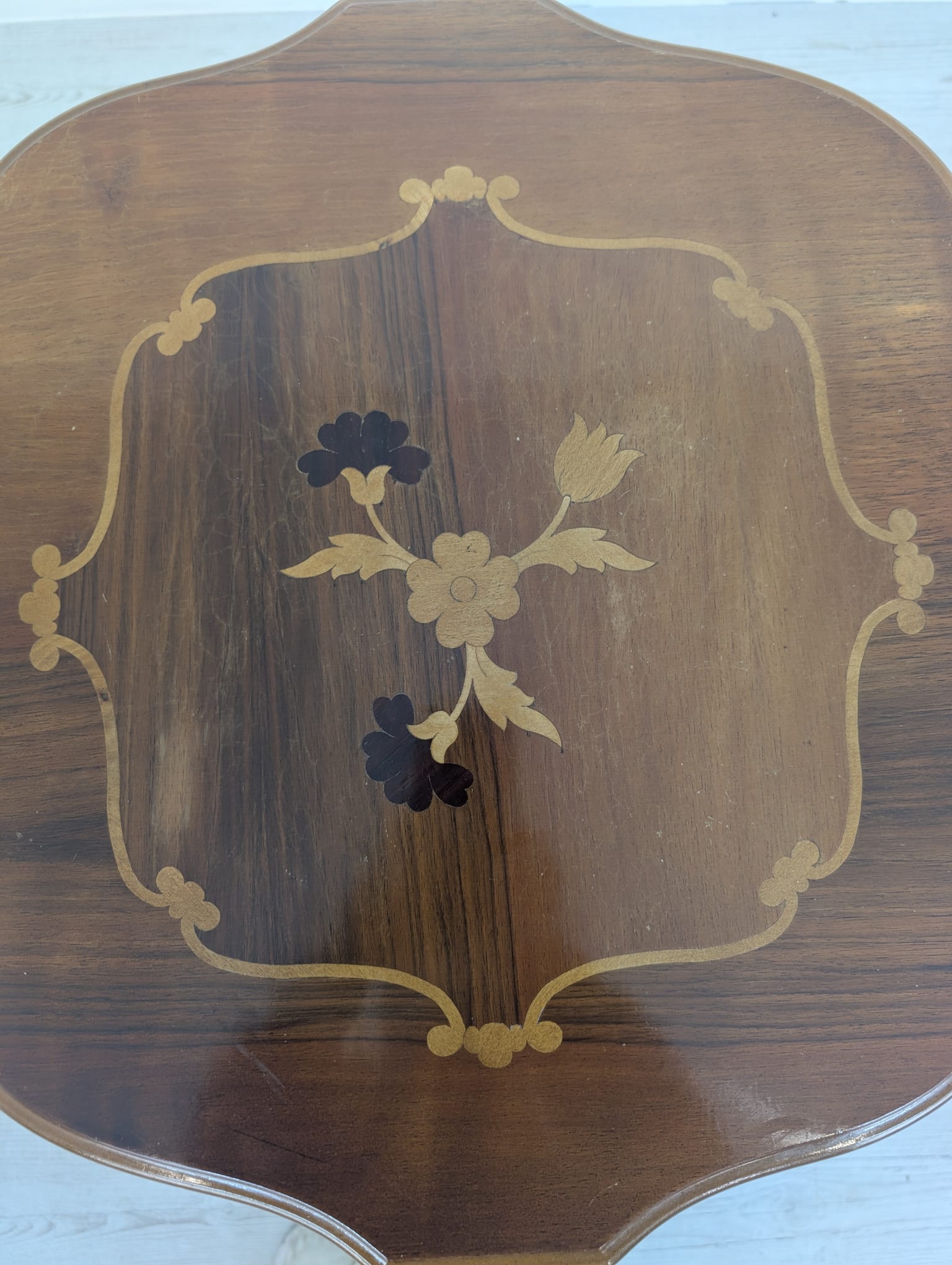 Stolik kawowy okrągły z intarsjowanym blatem - Image 12