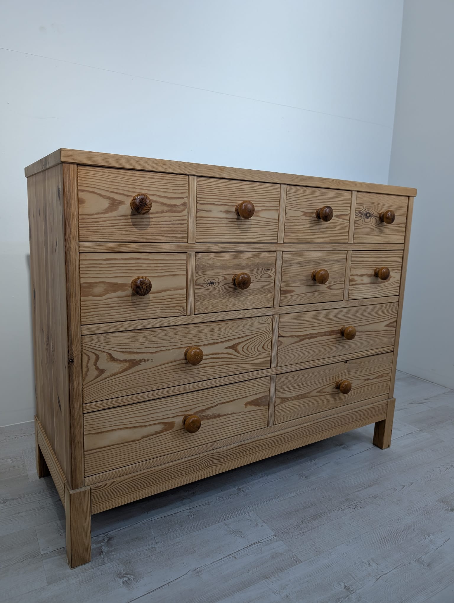 Szafka sosnowa z litego drewna surowego - Image 3