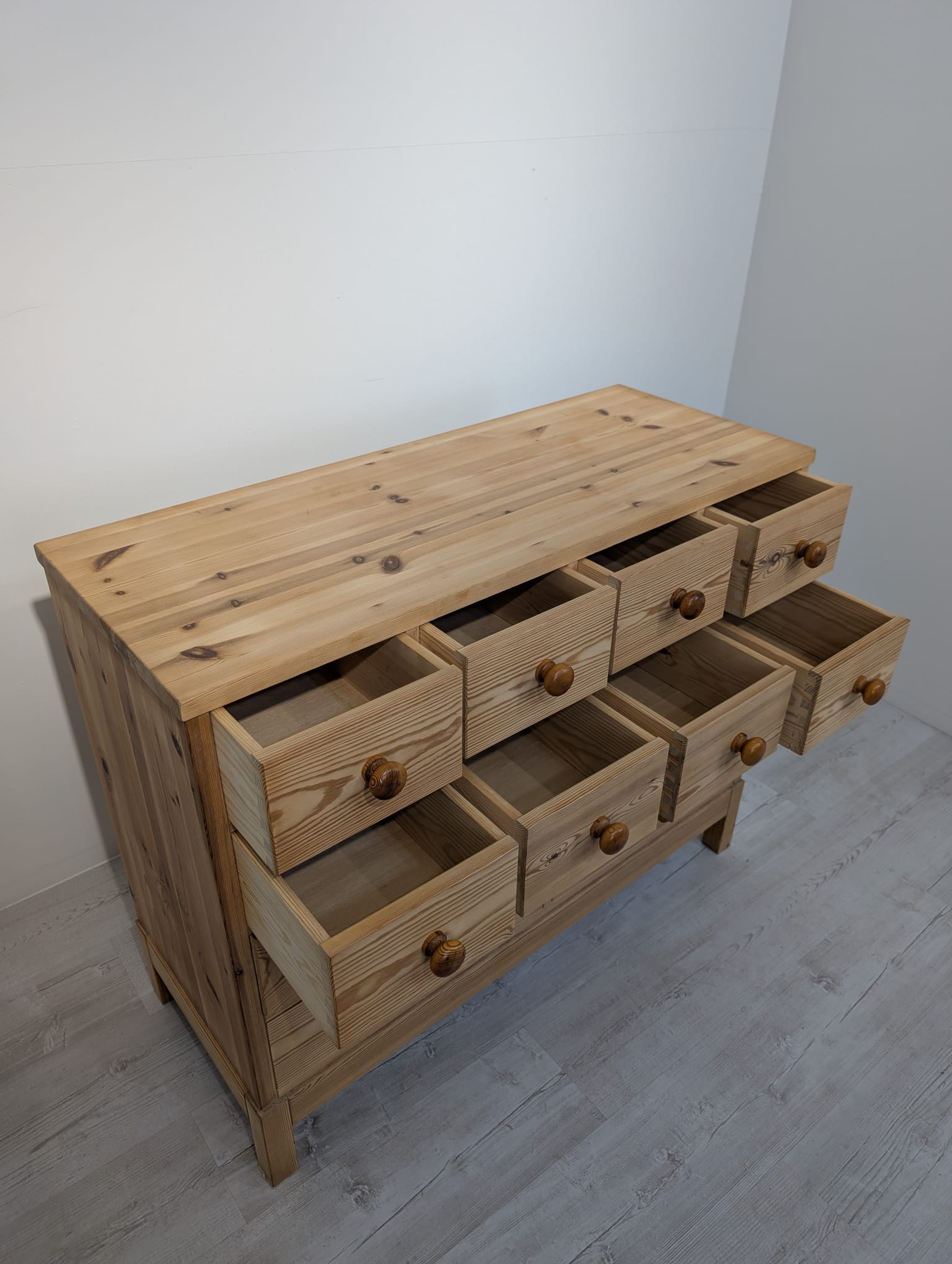 Szafka sosnowa z litego drewna surowego - Image 6