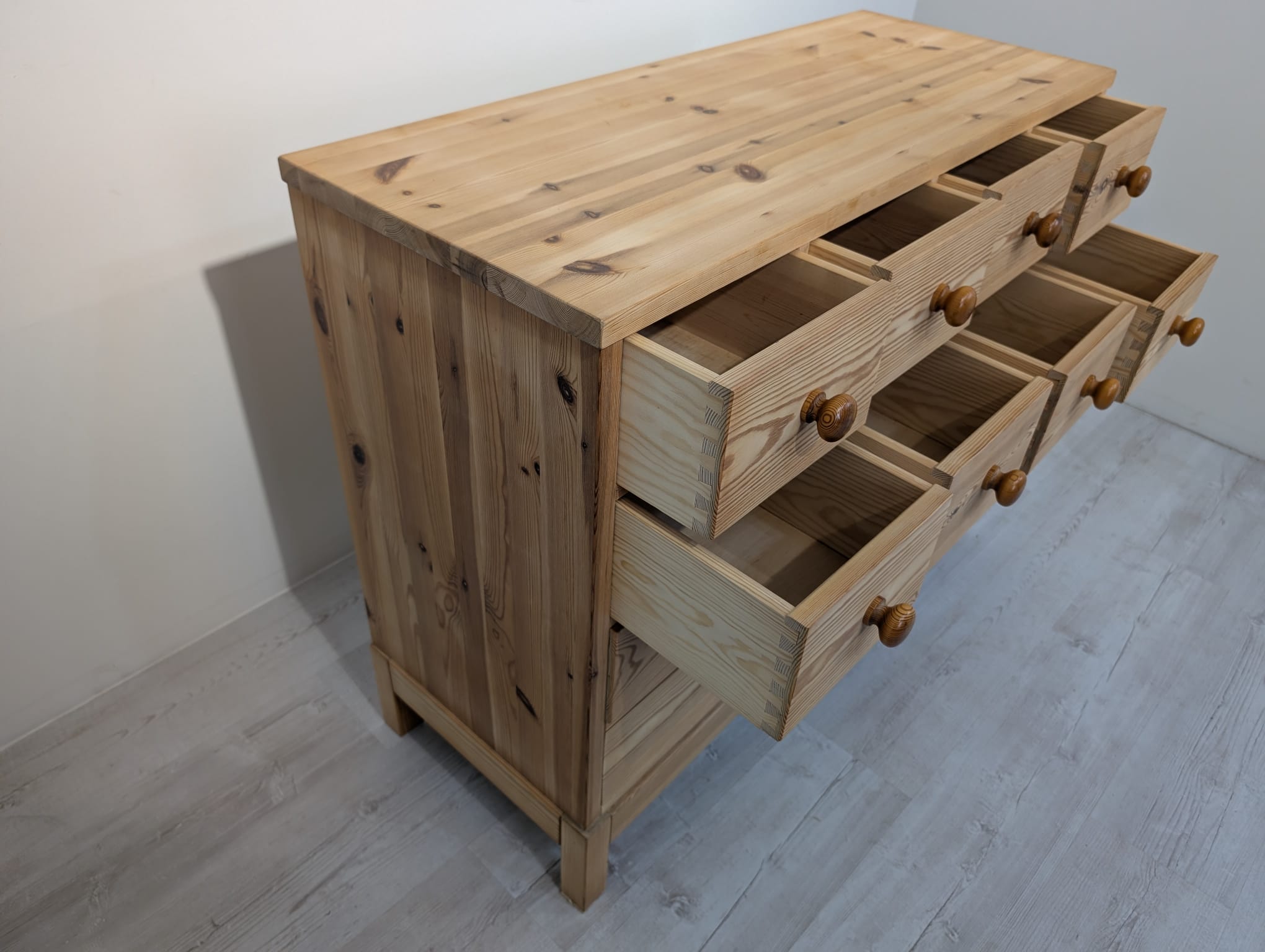 Szafka sosnowa z litego drewna surowego - Image 7