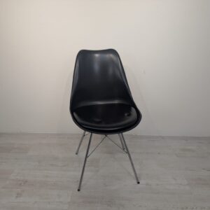 Krzesło z czarnej eko skóry w stylu retro