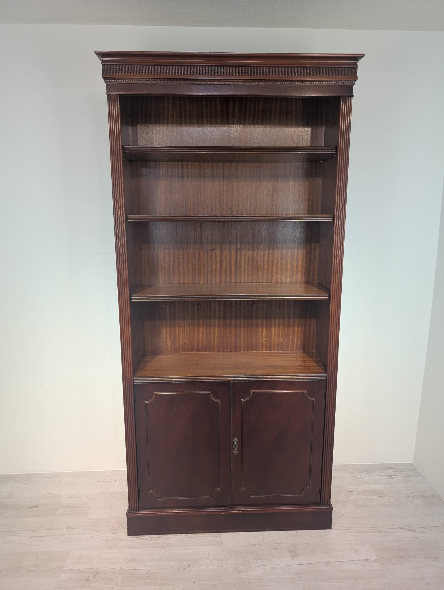 Showcase, English-style bookcase from the 1960s/70s