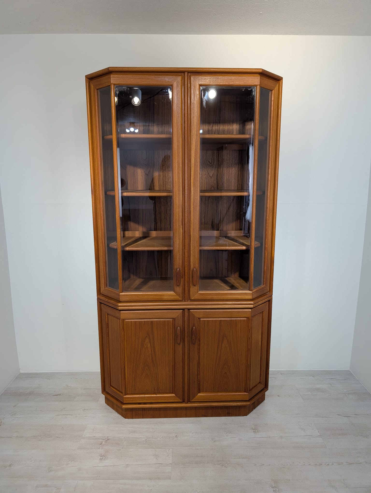 Showcase, Danish XL illuminated display case in teak from the 1980s