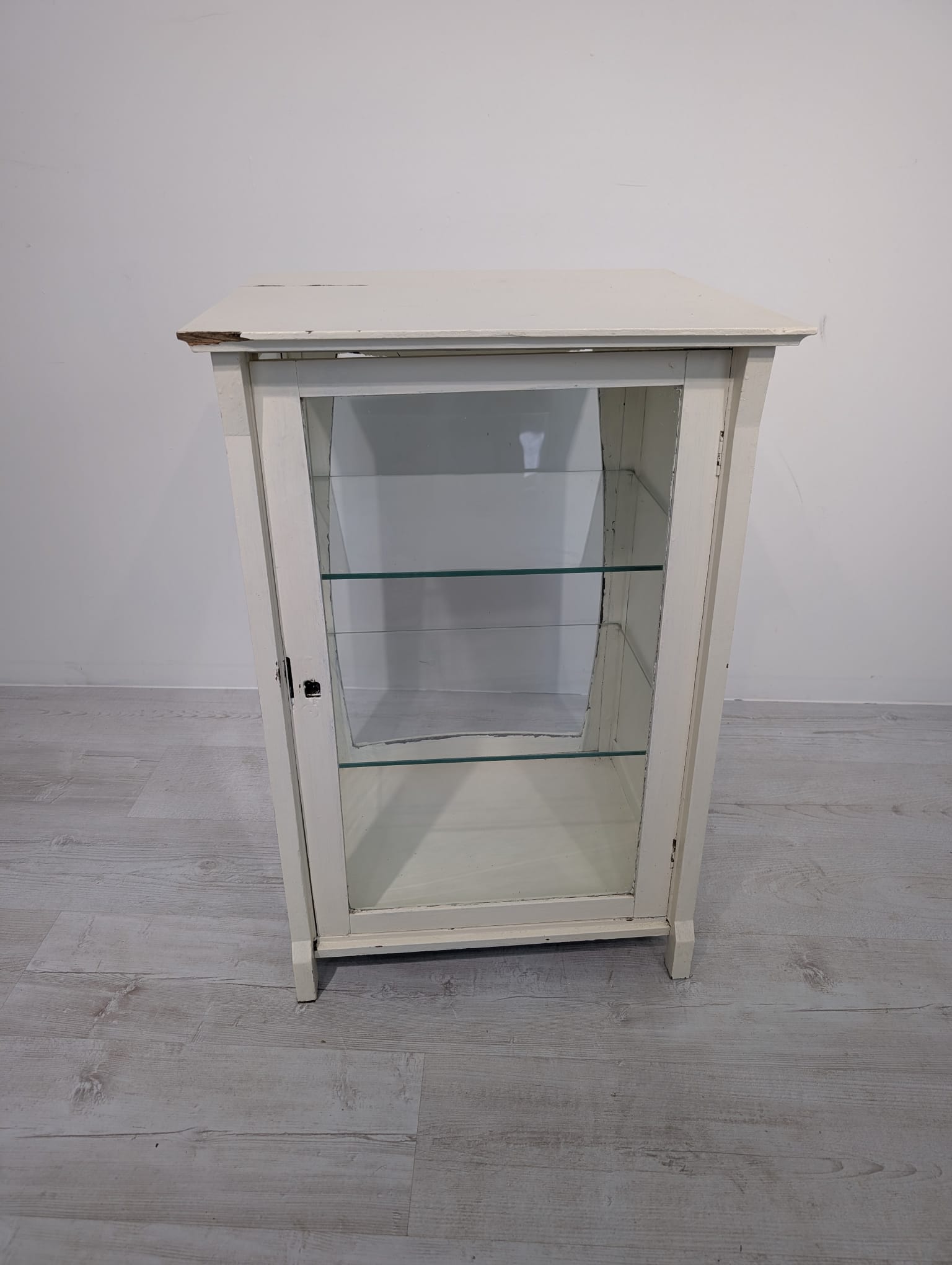 Zaszklona witryna, lada bielona secesyjna