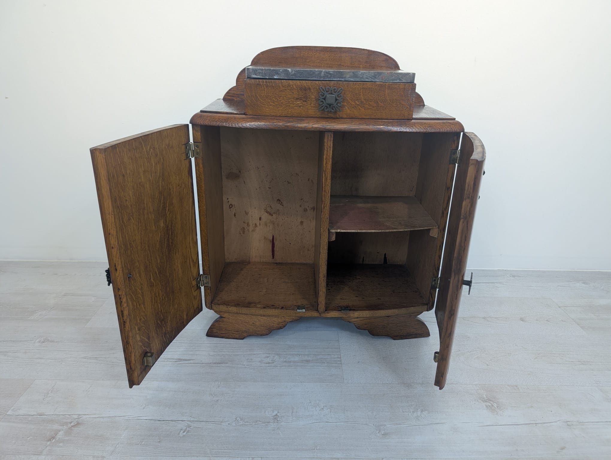 Szafka dębowa secesyjna z marmurem w stylu Art Deco - obrazek 5