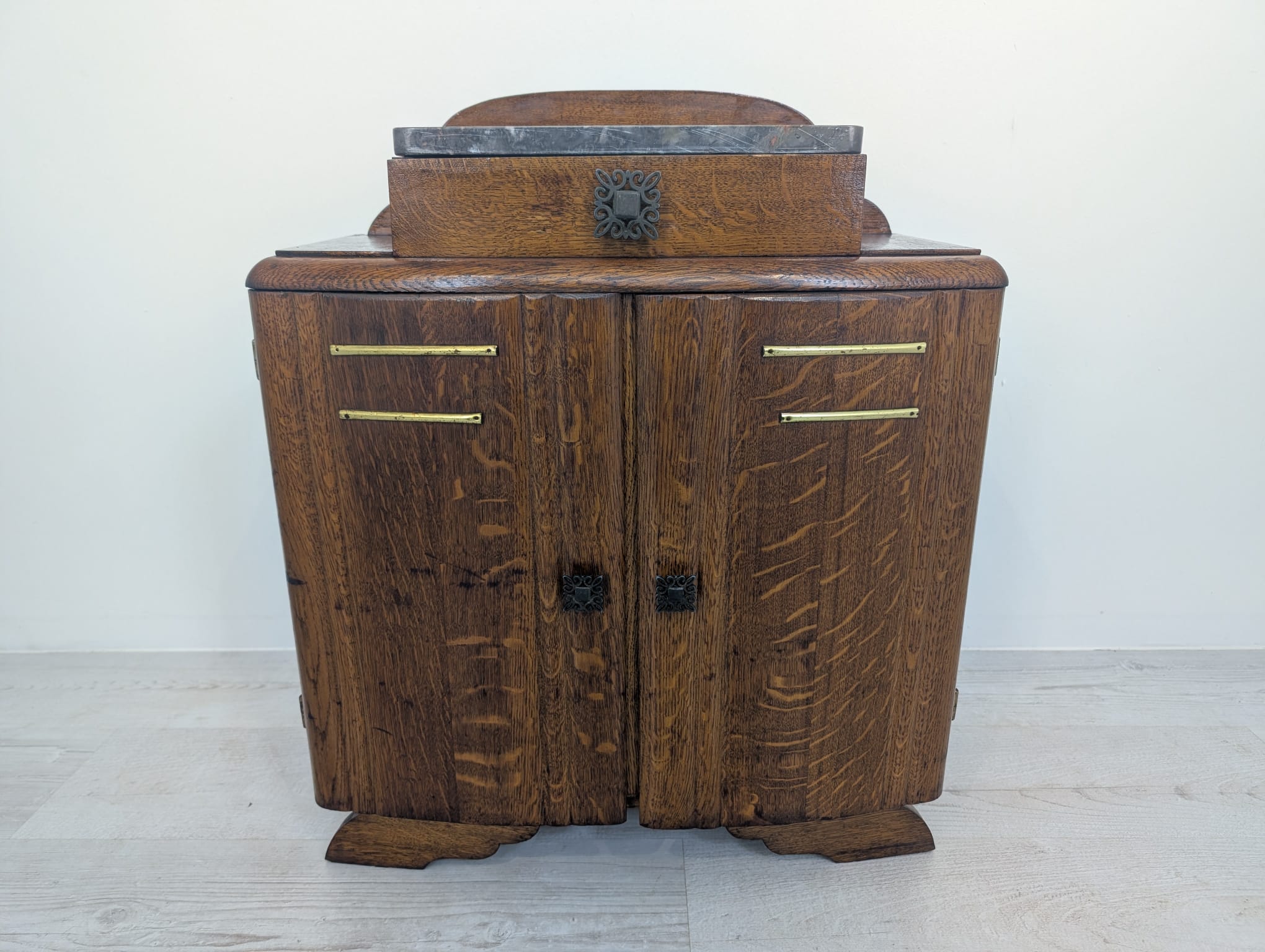 Szafka dębowa secesyjna z marmurem w stylu Art Deco - obrazek 3