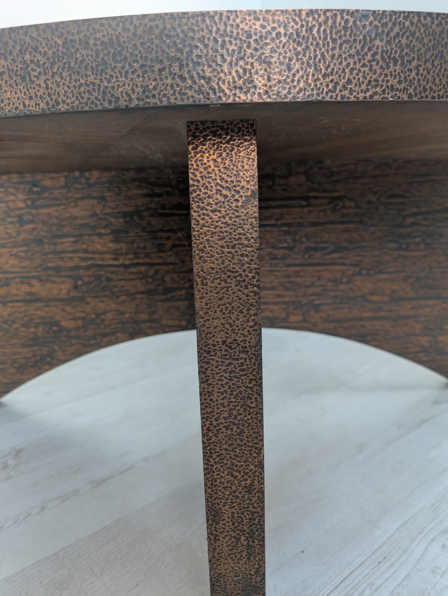 Stolik kawowy, ława okuta blachą miedzianą z lat 70-tych XX wieku - Image 9