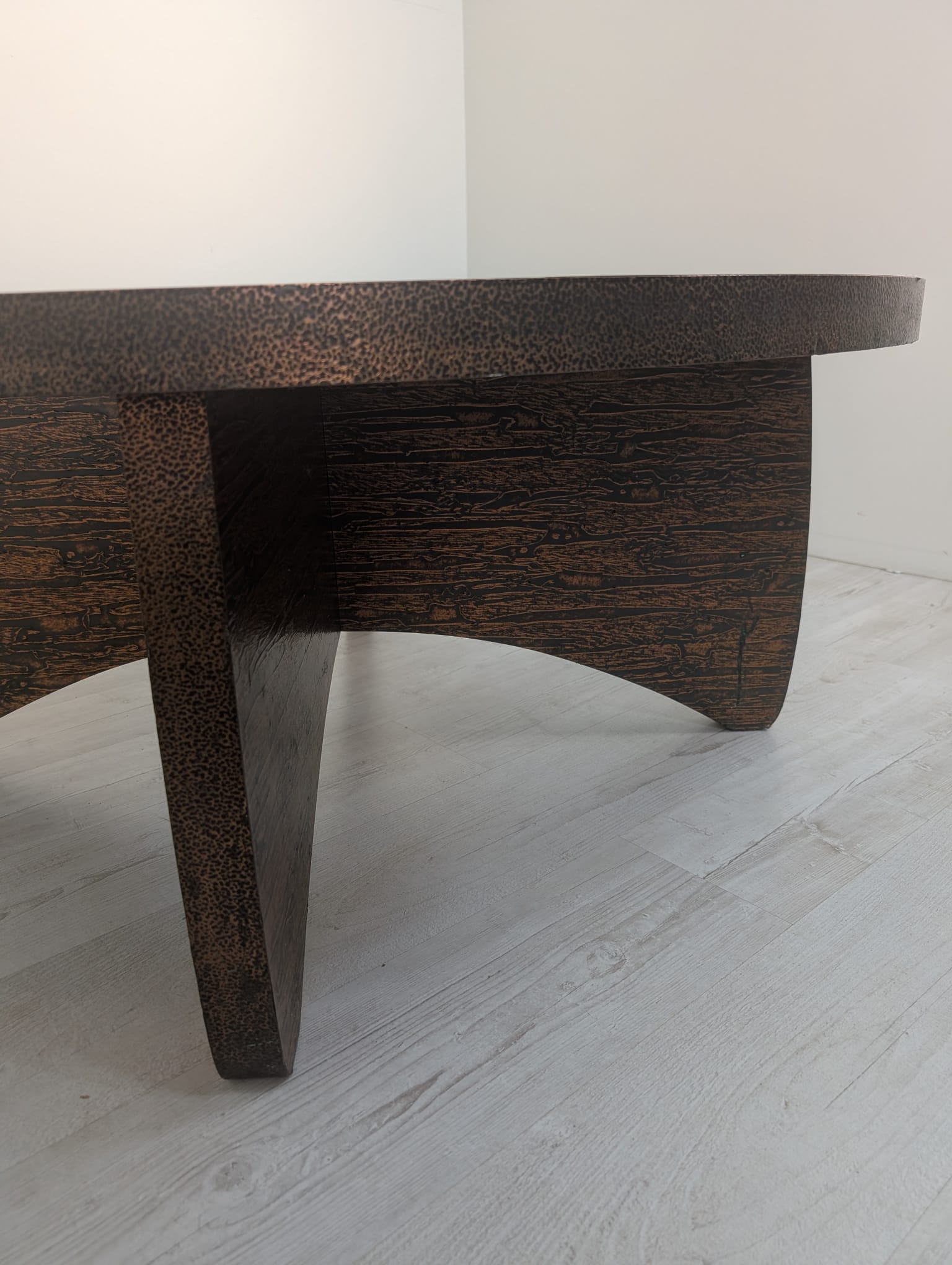 Stolik kawowy, ława okuta blachą miedzianą z lat 70-tych XX wieku - Image 8