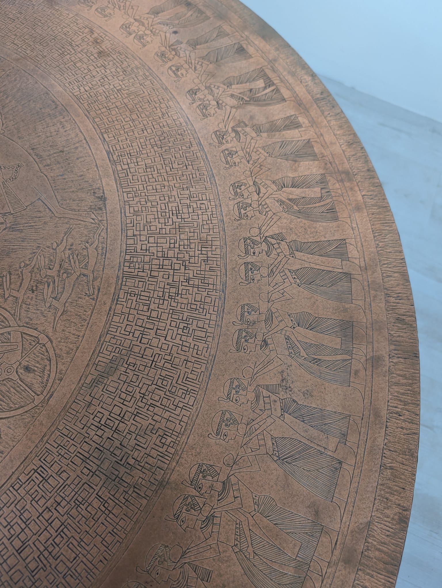 Stolik kawowy, ława okuta blachą miedzianą z lat 70-tych XX wieku - Image 17