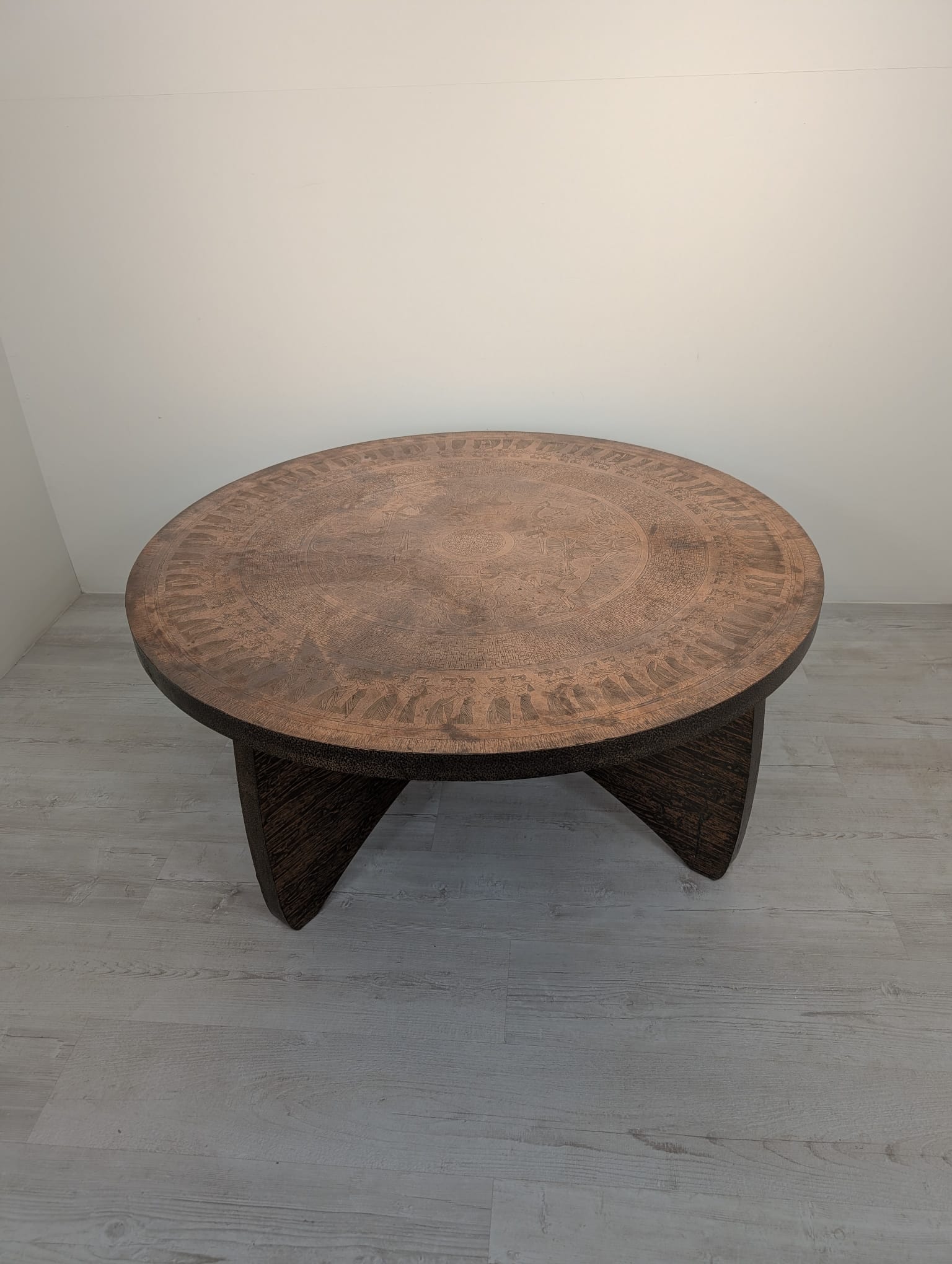 Stolik kawowy, ława okuta blachą miedzianą z lat 70-tych XX wieku - Image 4