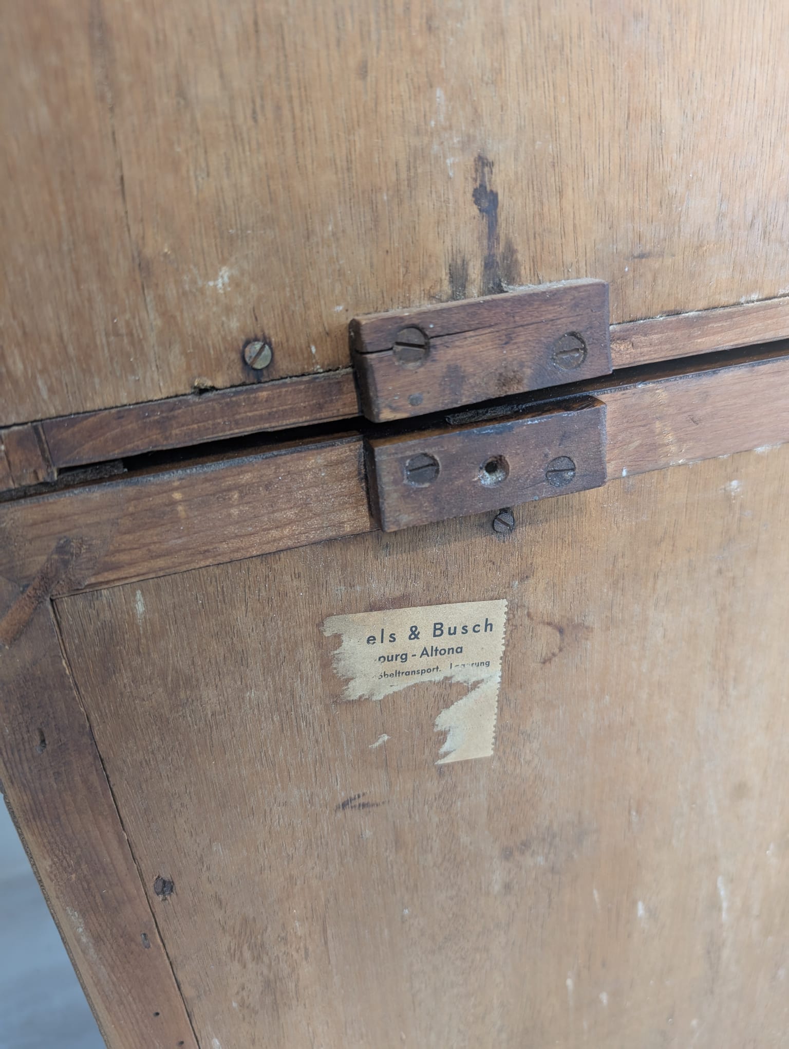 Witryna, kredens antyczny ludwikowski dębowy z lat 50-tych z rafią - obrazek 21