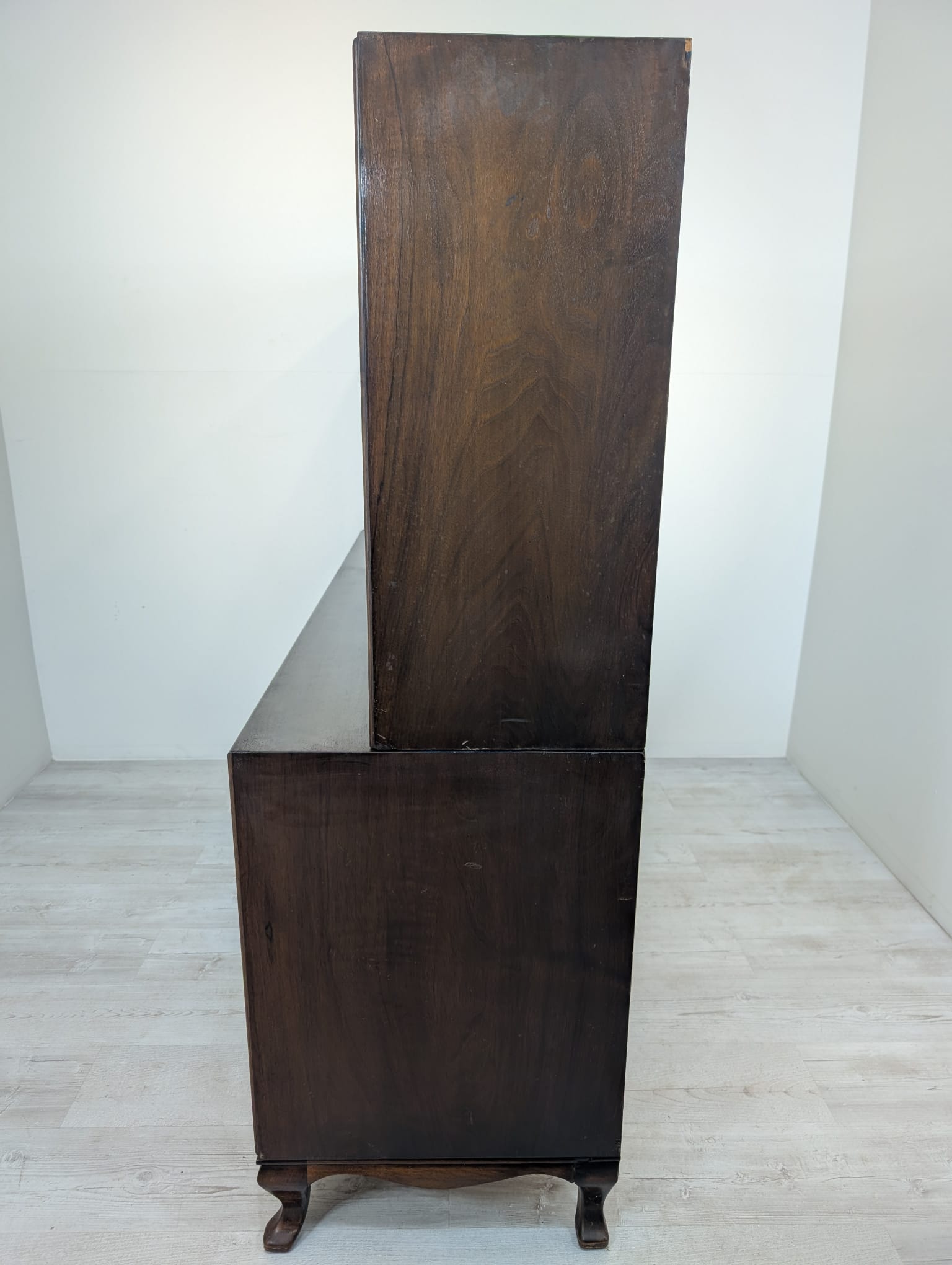 Witryna, kredens antyczny ludwikowski dębowy z lat 50-tych z rafią - obrazek 19