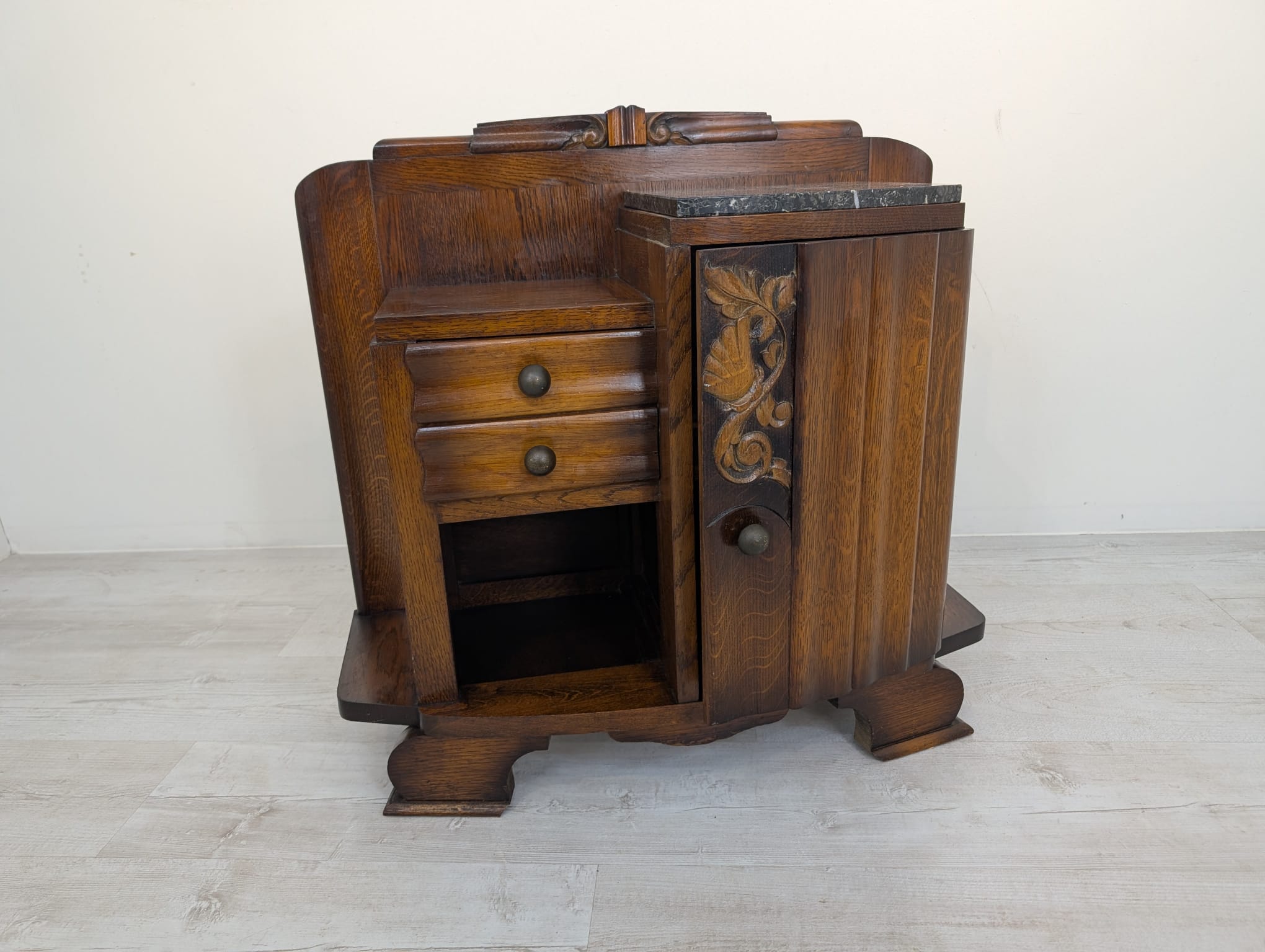 Szafka dębowa secesyjna z marmurem w stylu Art Deco