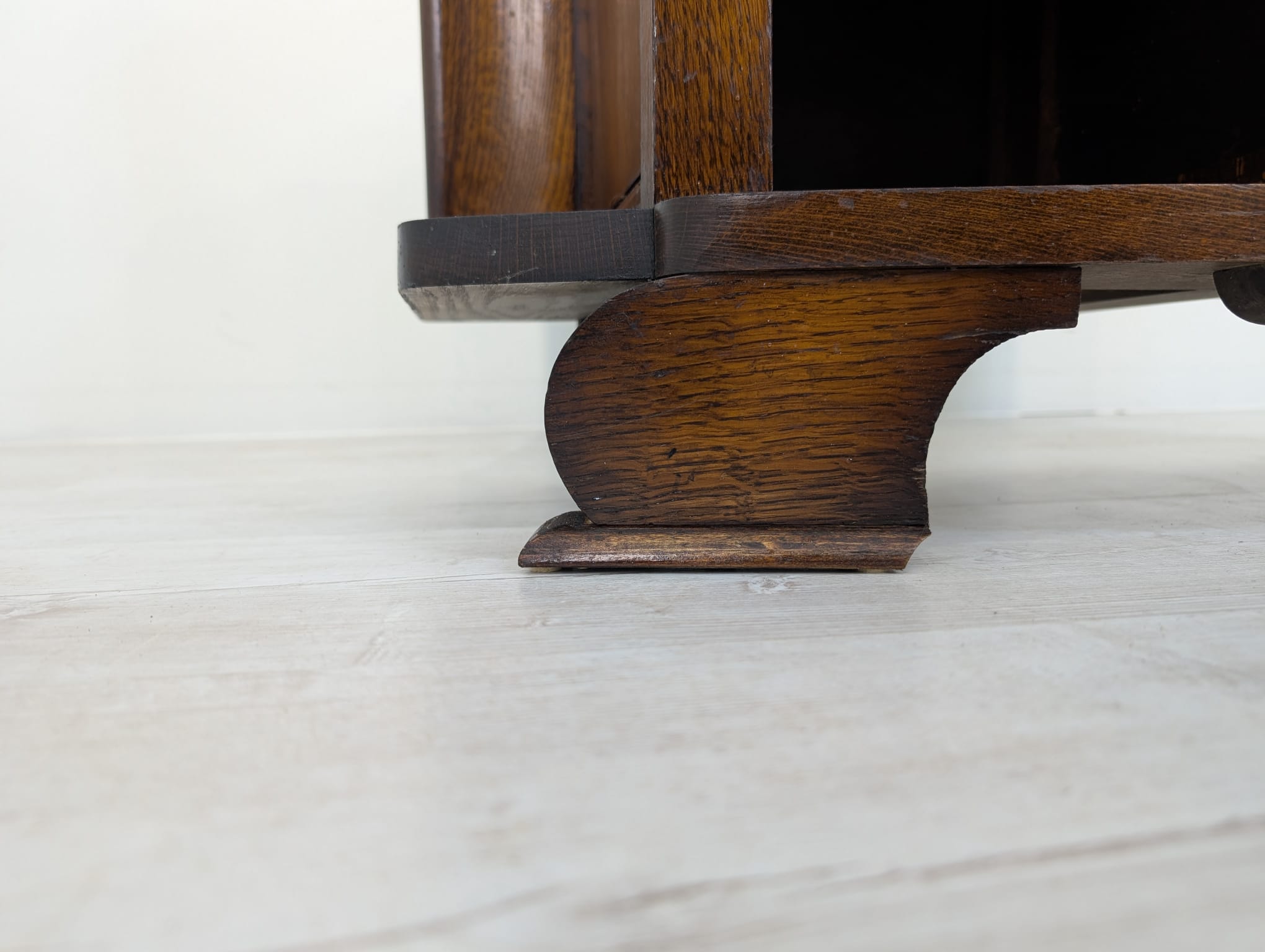 Szafka dębowa secesyjna z marmurem w stylu Art Deco - obrazek 8