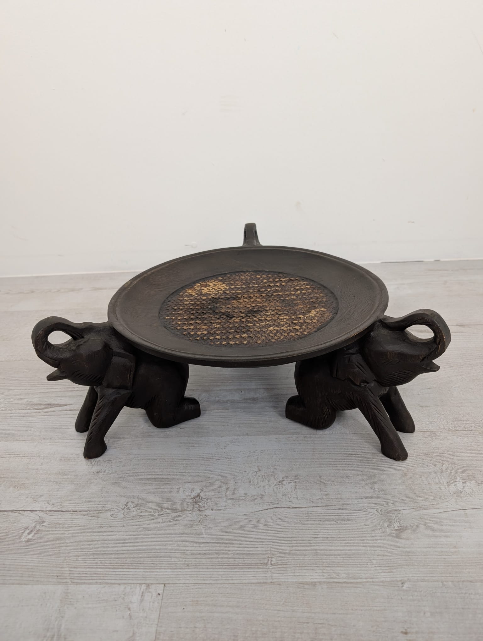 Postument/ Kwietnik, stojak słonie drewniane