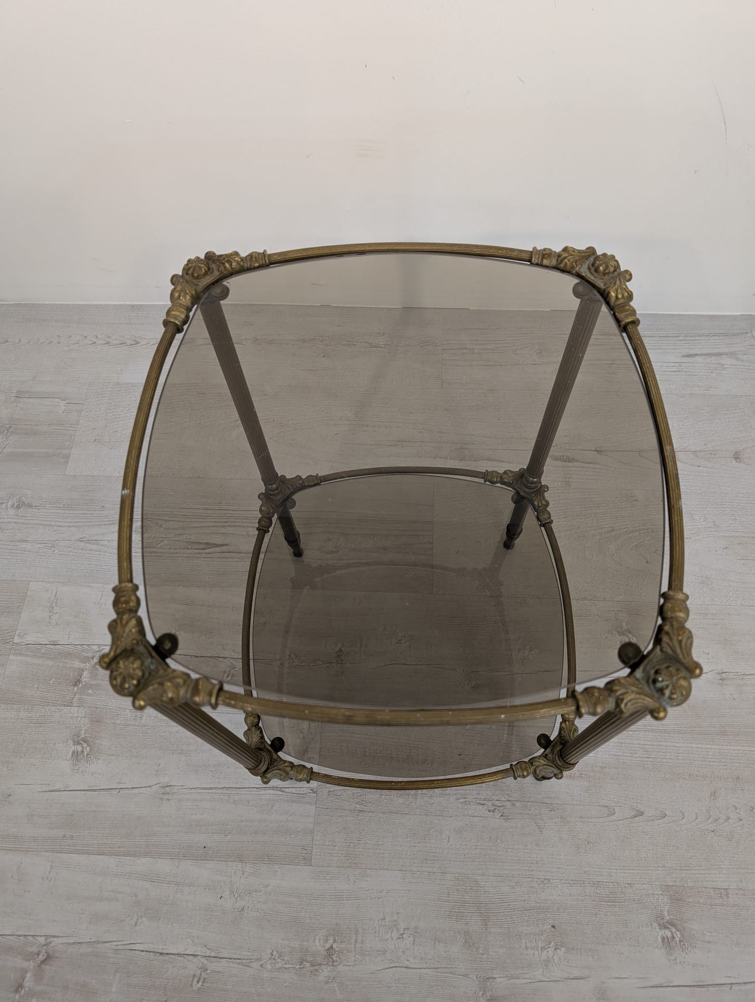 Stolik, barek mosiądzowany z dymionymi szybami z lat 60-tych - obrazek 5