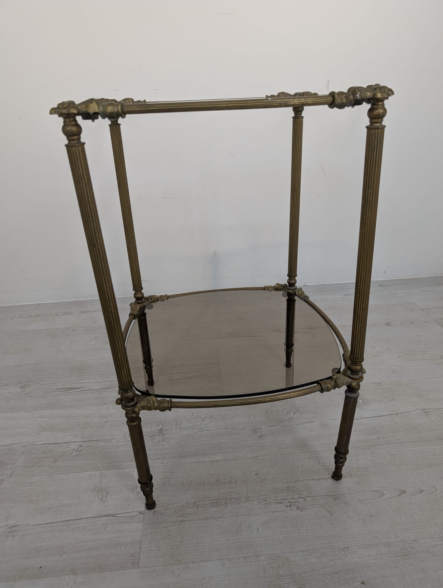 Stolik, barek mosiądzowany z dymionymi szybami z lat 60-tych - obrazek 8