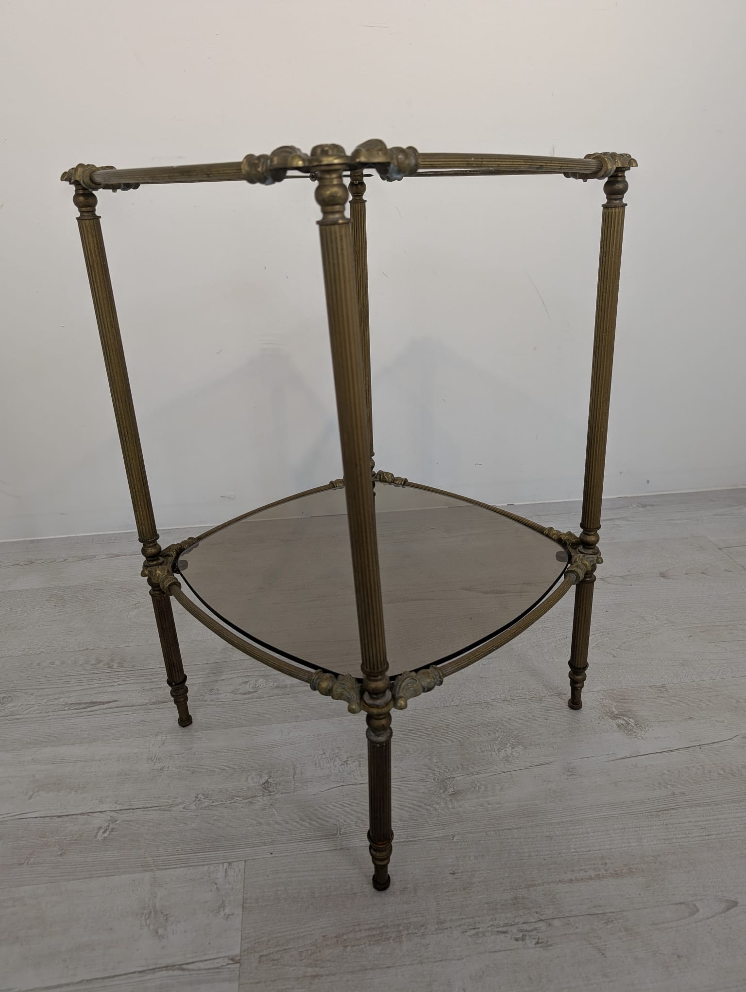 Stolik, barek mosiądzowany z dymionymi szybami z lat 60-tych - obrazek 9