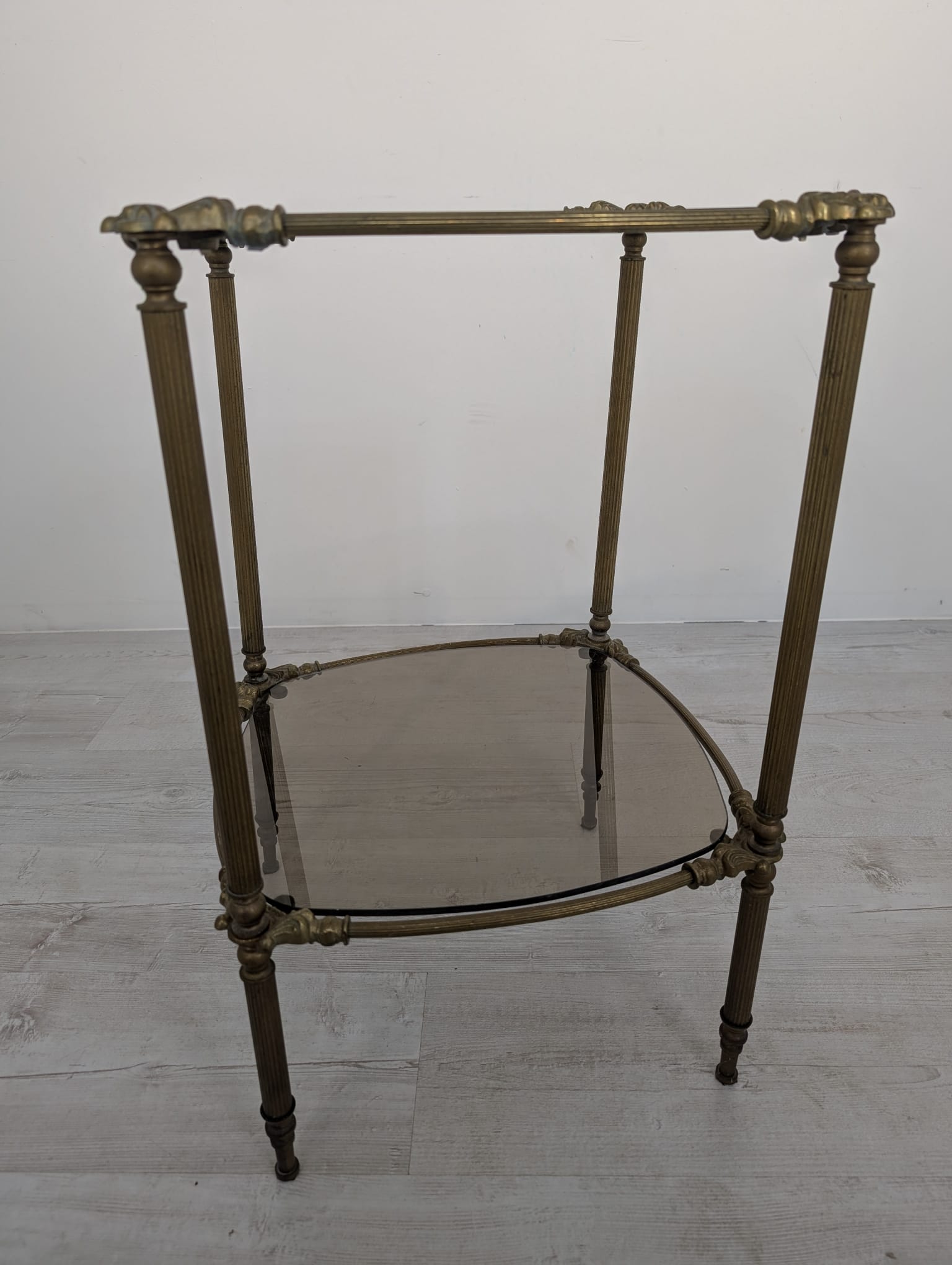 Stolik, barek mosiądzowany z dymionymi szybami z lat 60-tych - obrazek 10