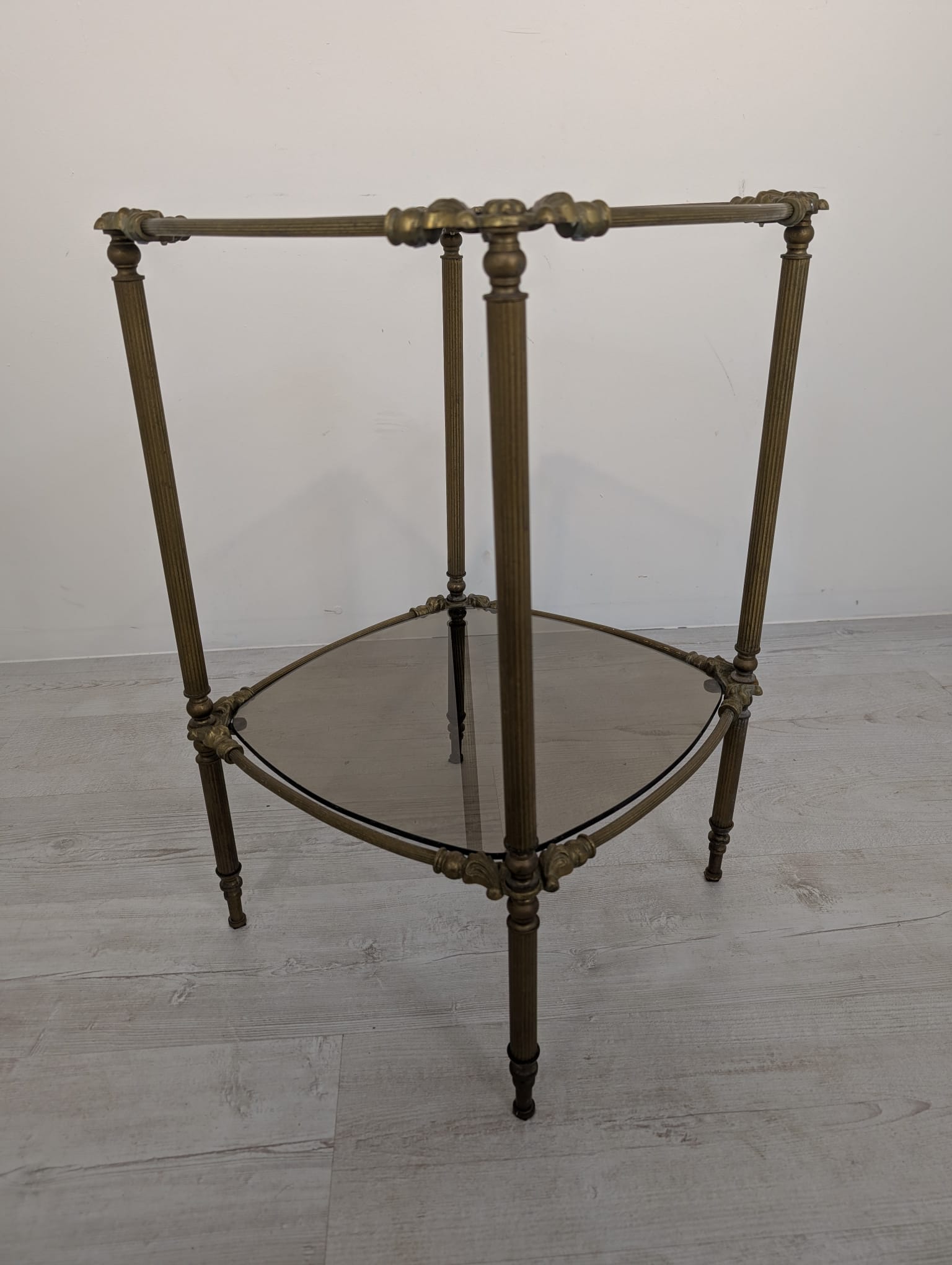 Stolik, barek mosiądzowany z dymionymi szybami z lat 60-tych - obrazek 11