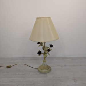 Metalwork table lamp with roses