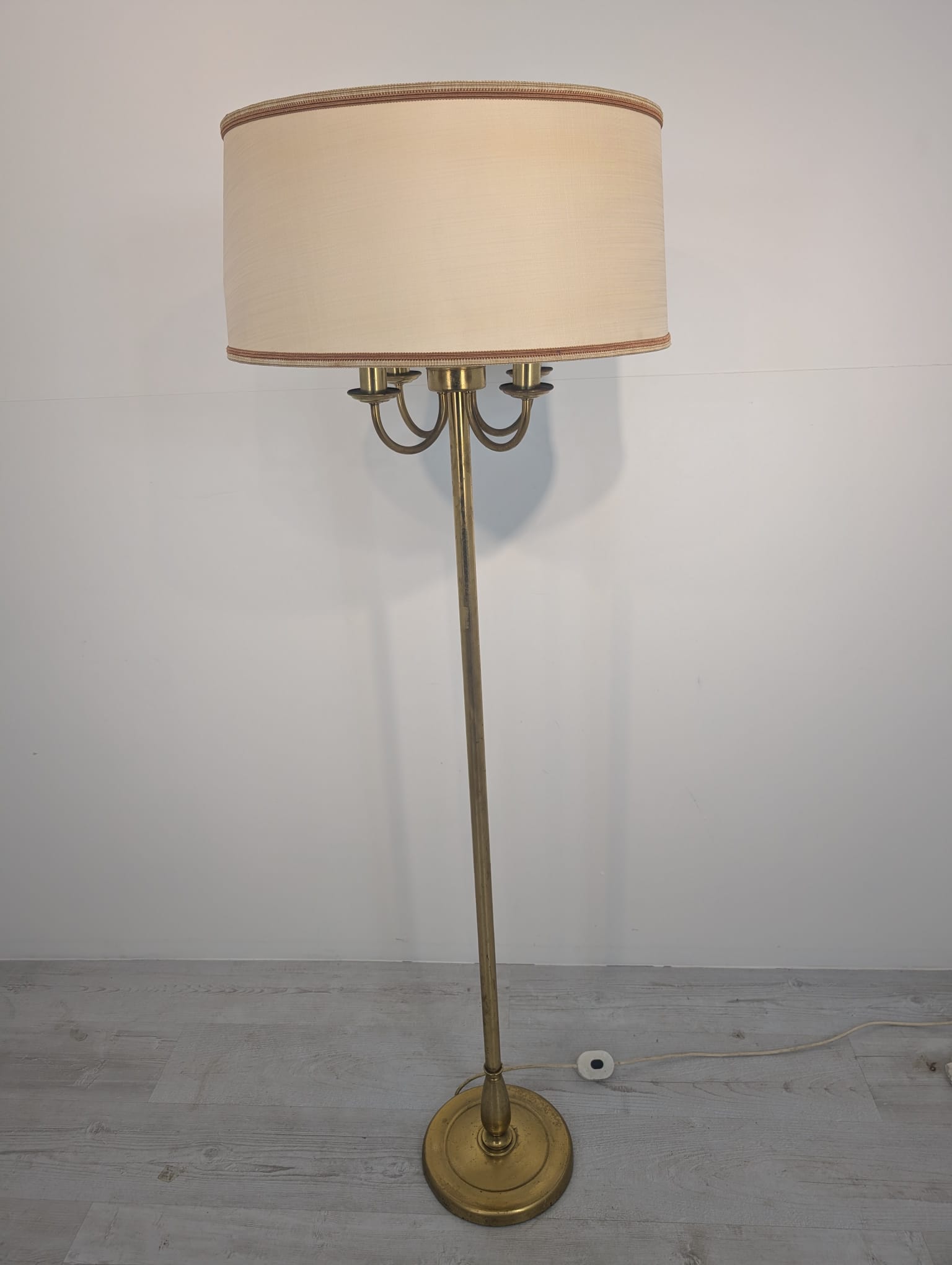 Stylowa lampa podłogowa mid-century modern - obrazek 4
