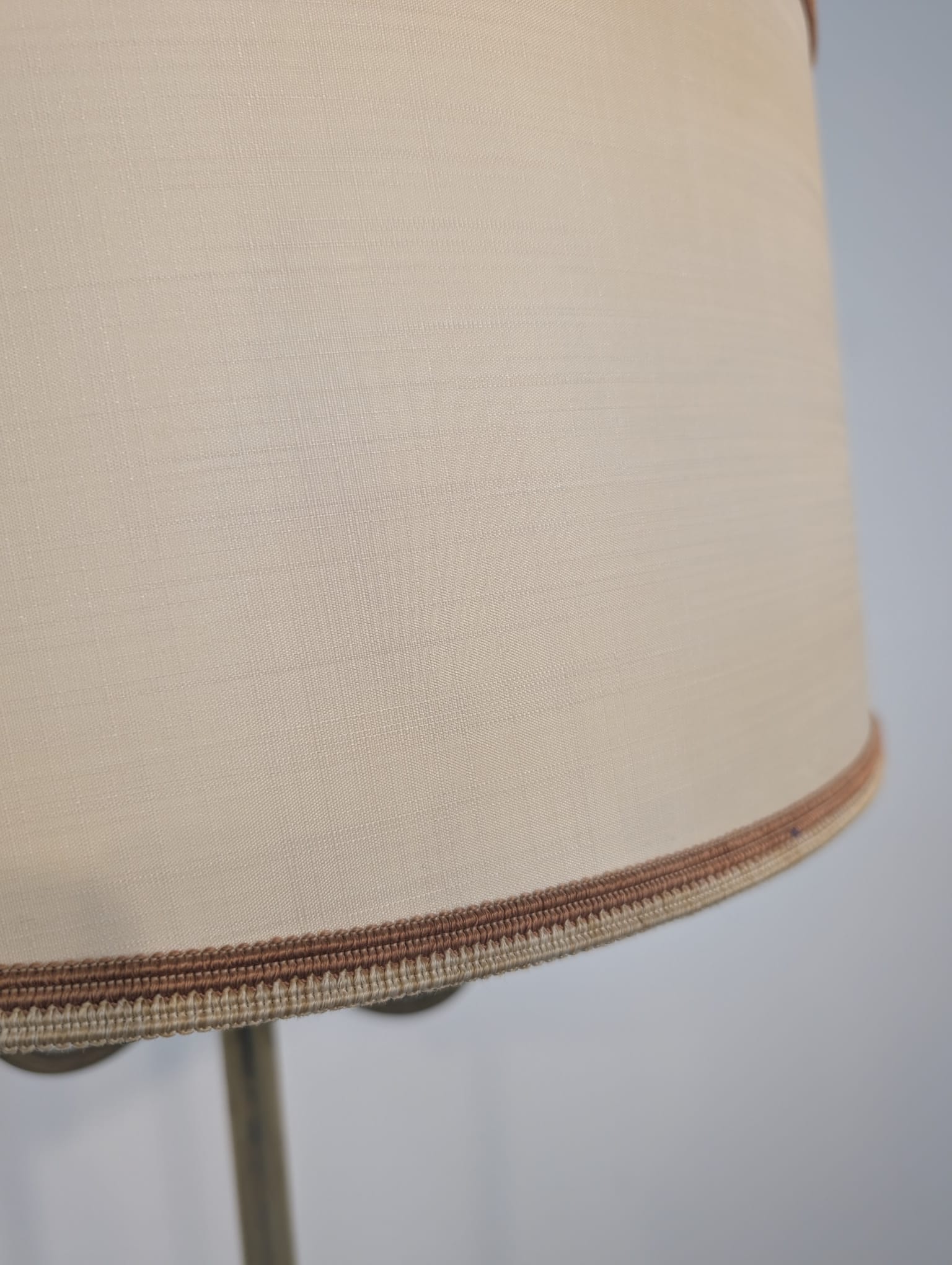 Stylowa lampa podłogowa mid-century modern - obrazek 6