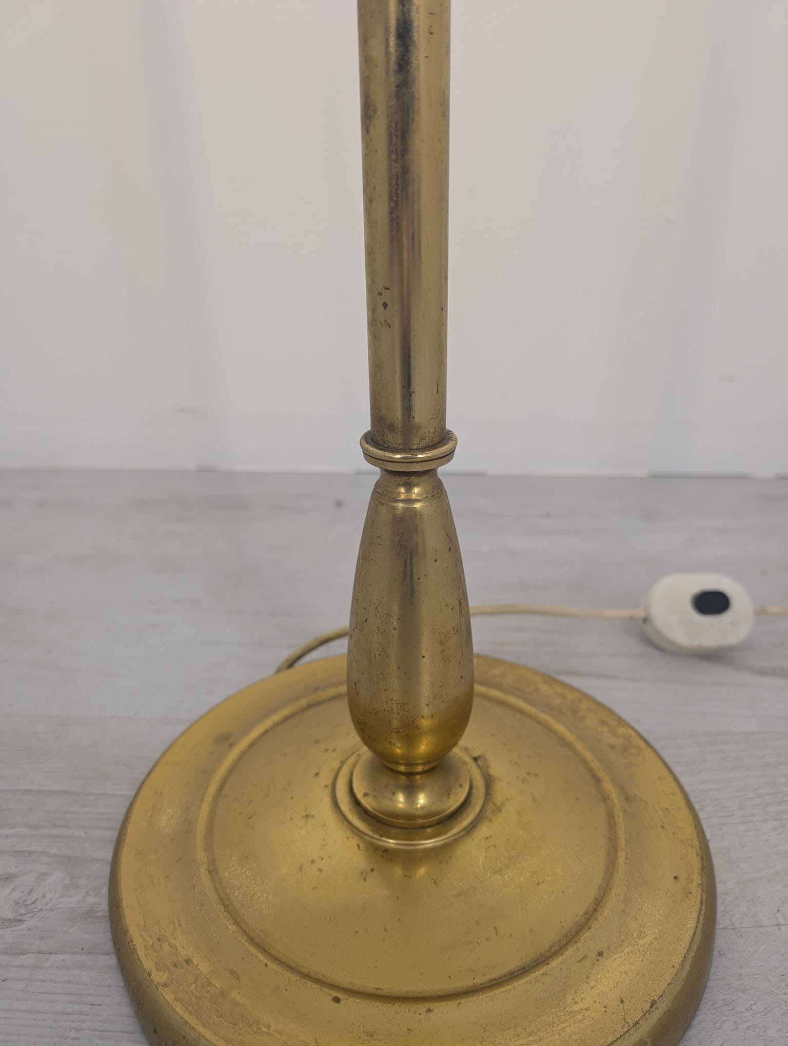 Stylowa lampa podłogowa mid-century modern - obrazek 12