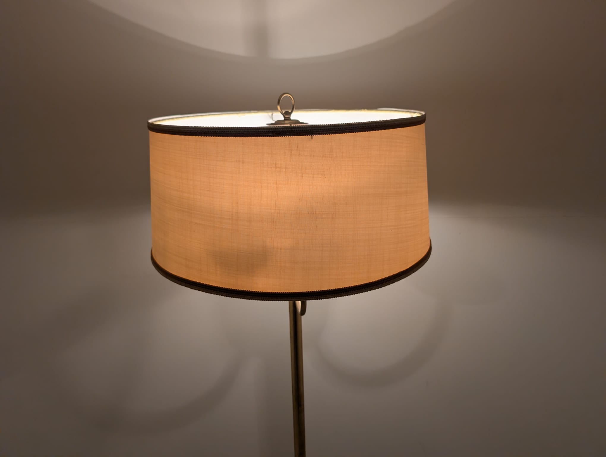 Stylowa lampa podłogowa mid-century modern - obrazek 17