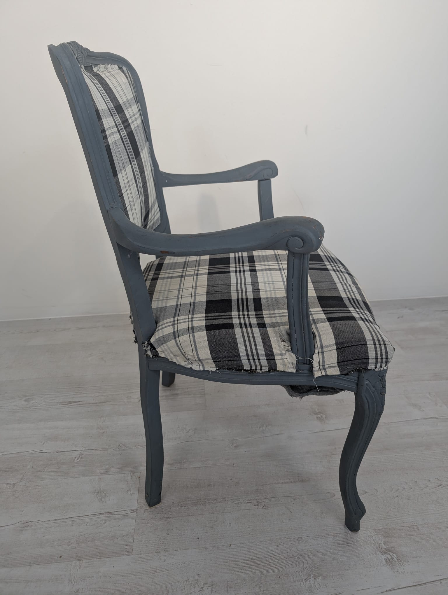 Fotel w stylu ludwikowskim szary - obrazek 6