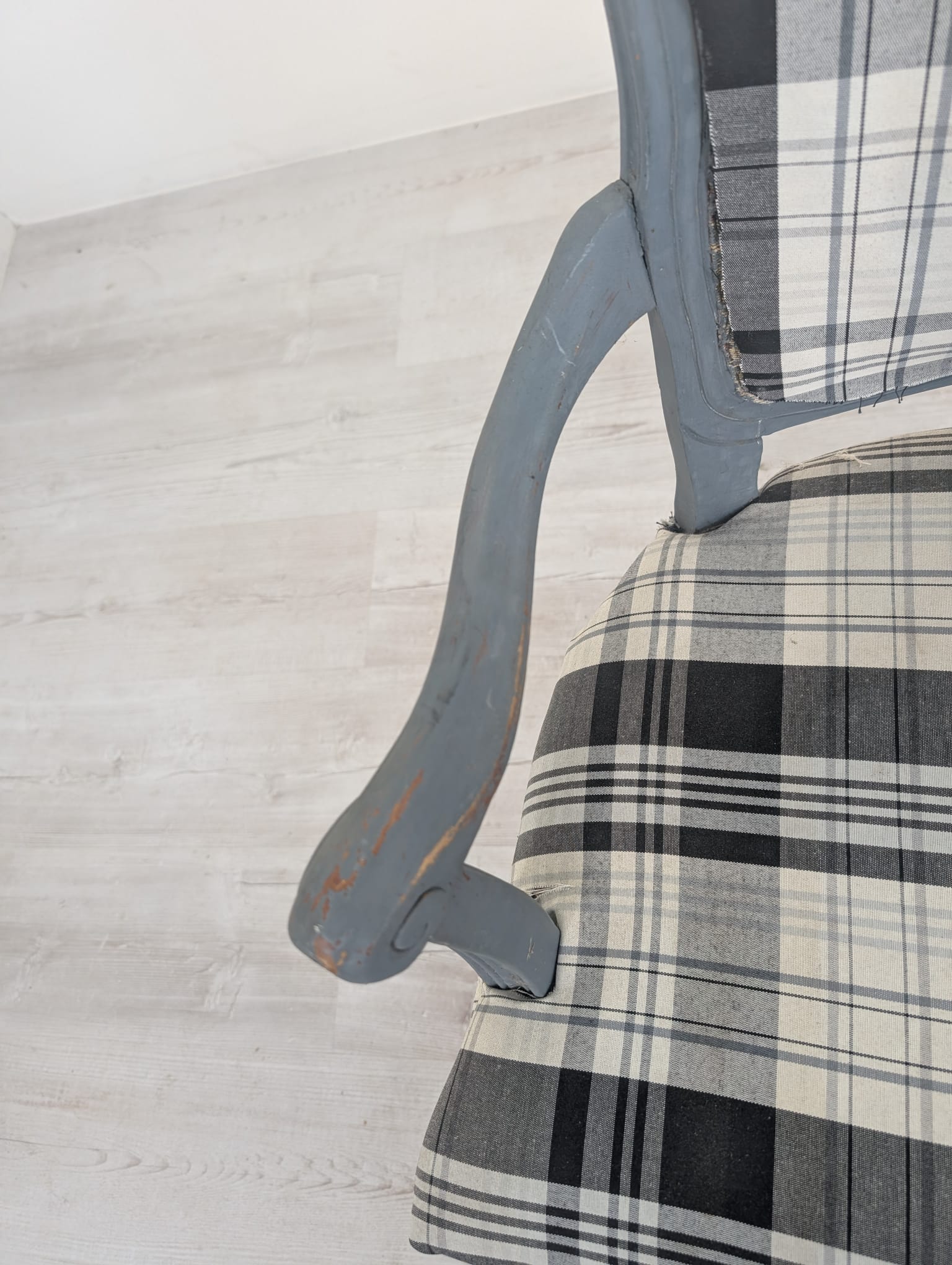 Fotel w stylu ludwikowskim szary - obrazek 10