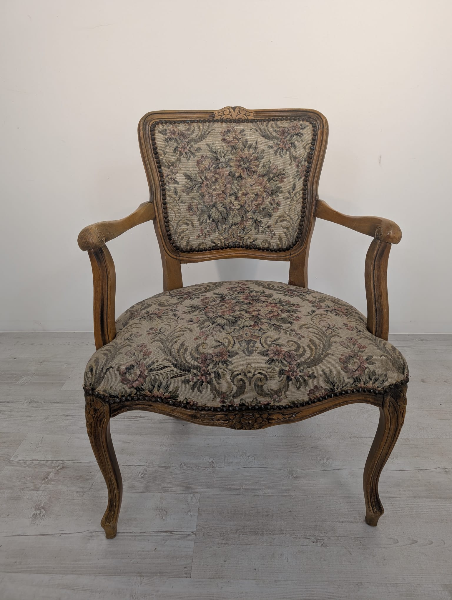 Fotel w stylu ludwikowskim rzeźbiony - Image 3