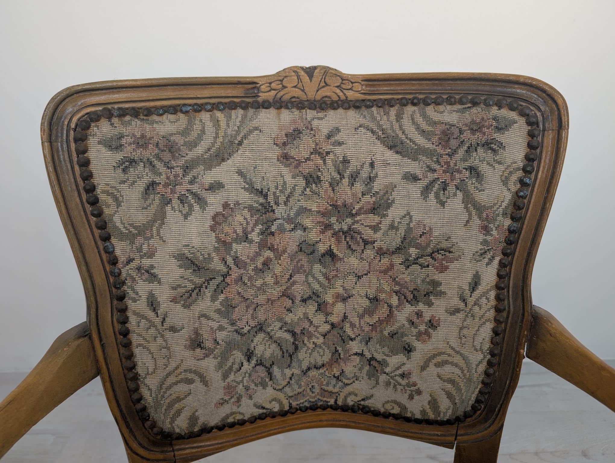 Fotel w stylu ludwikowskim rzeźbiony - Image 4