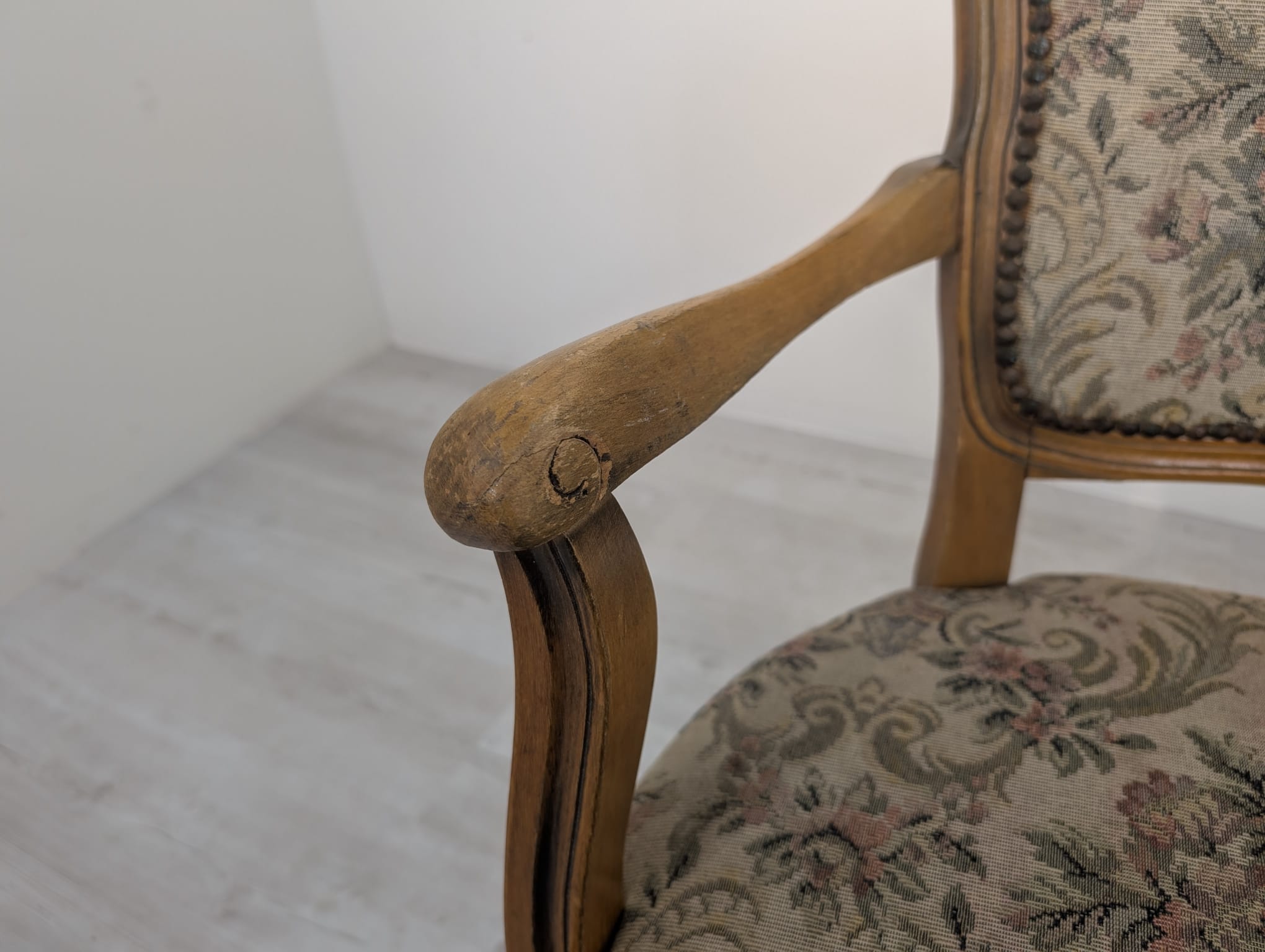 Fotel w stylu ludwikowskim rzeźbiony - Image 6