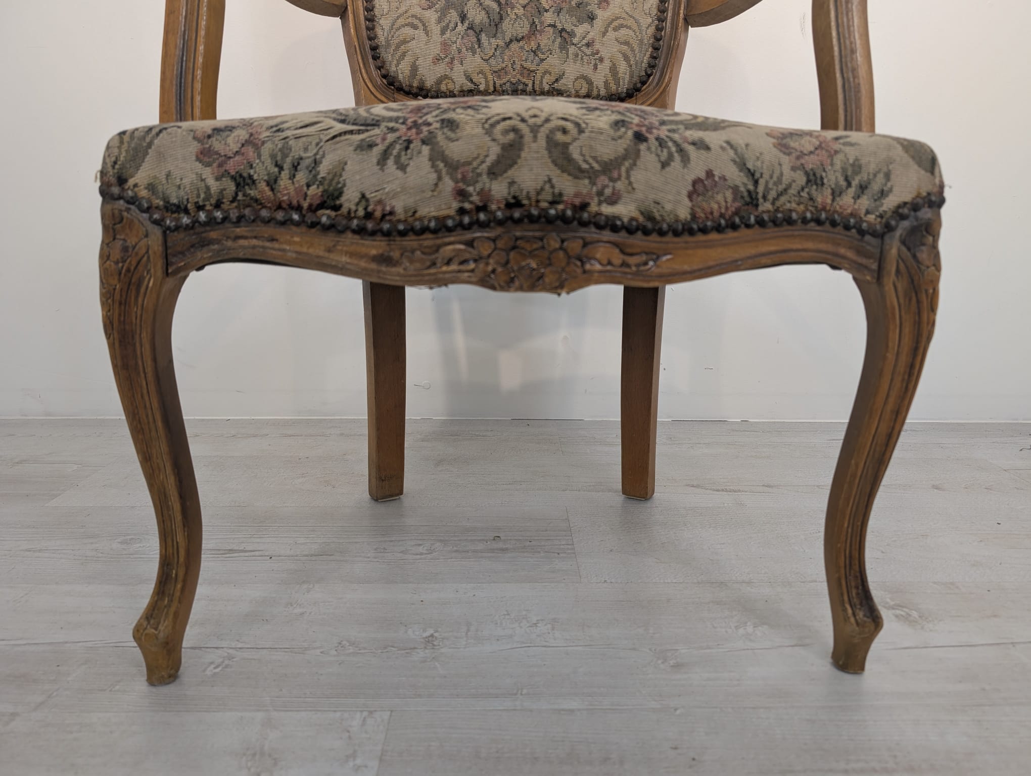 Fotel w stylu ludwikowskim rzeźbiony - Image 8