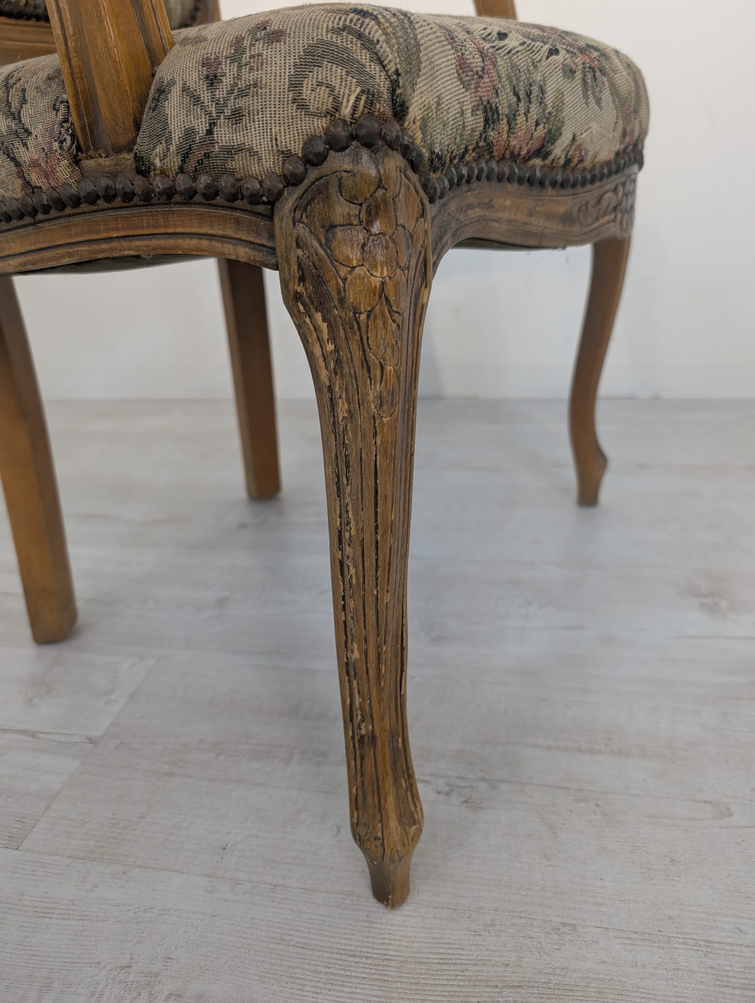 Fotel w stylu ludwikowskim rzeźbiony - Image 9