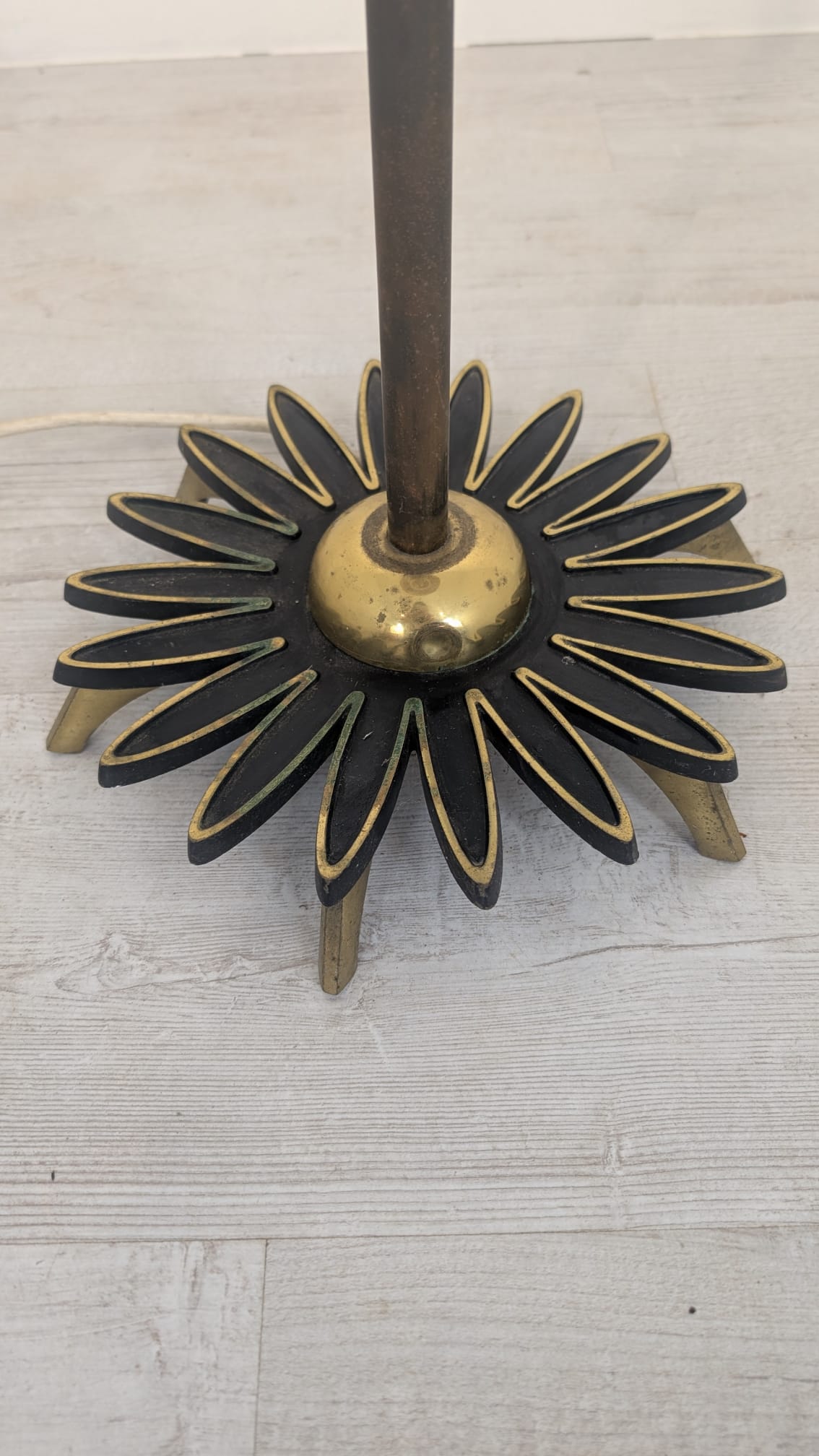 Stylowa lampa podłogowa mosiężna w stylu vintage z lat 50/60-tych - obrazek 10