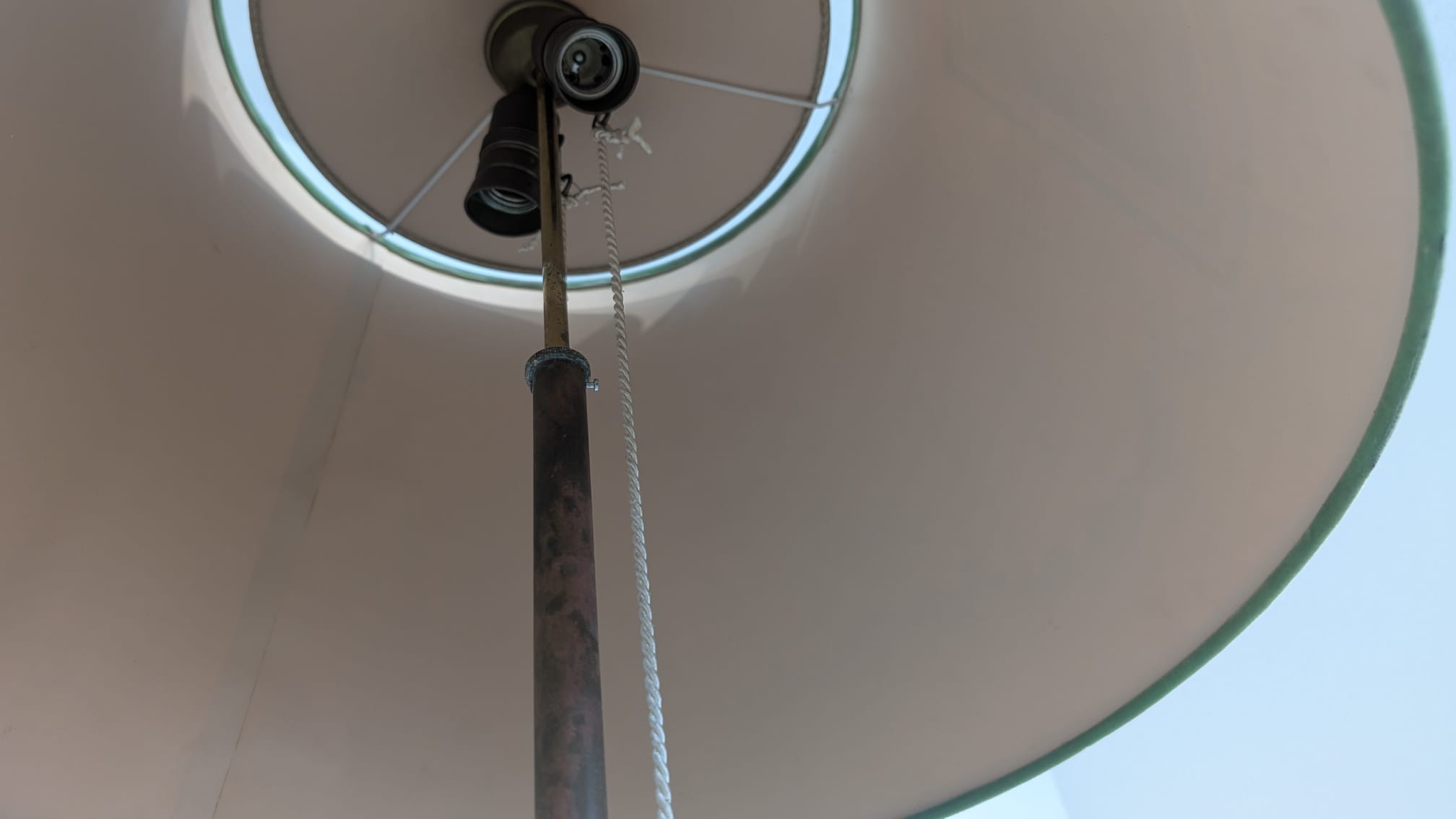 Stylowa lampa podłogowa mosiężna w stylu vintage z lat 50/60-tych - obrazek 13