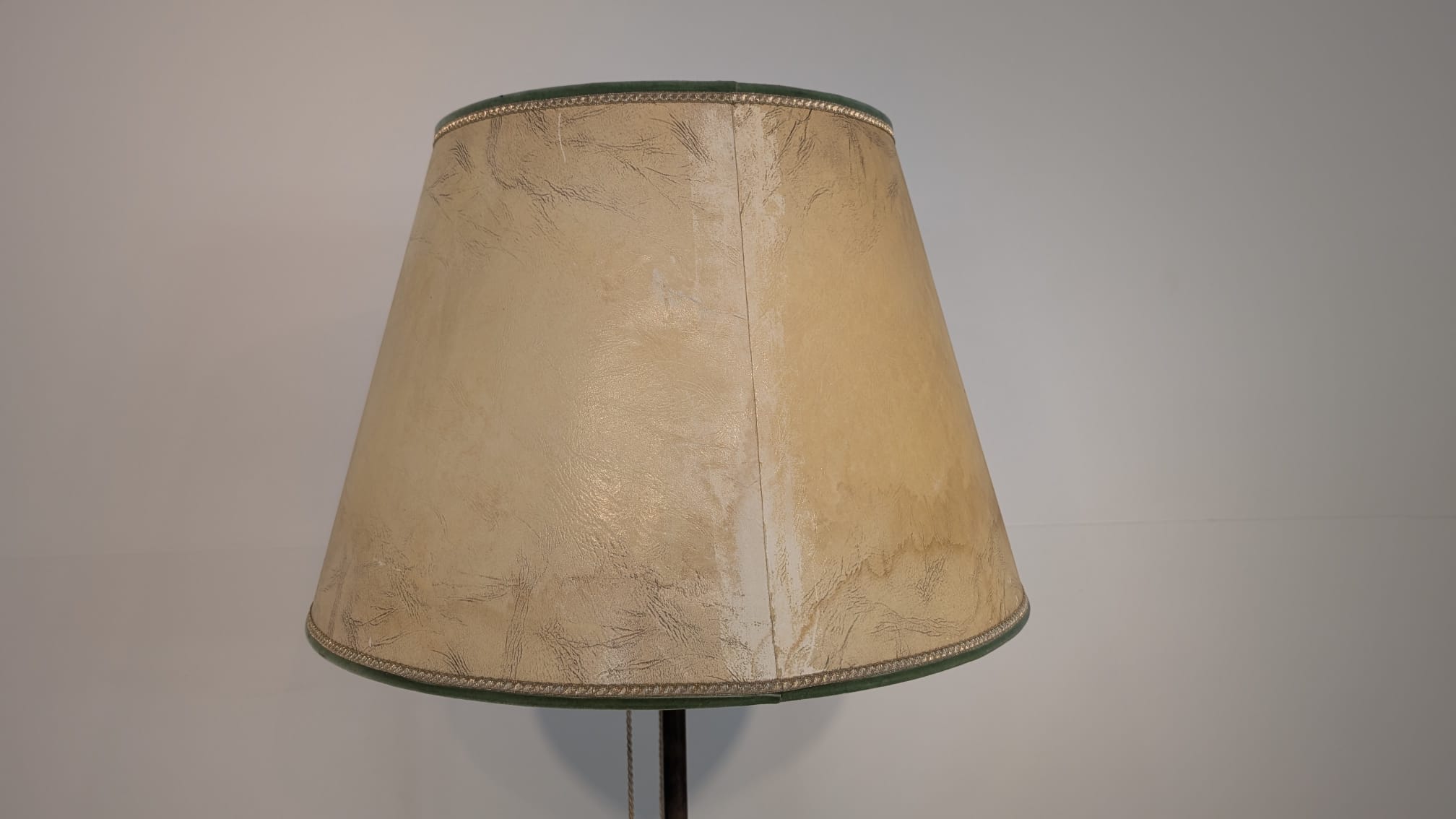 Stylowa lampa podłogowa mosiężna w stylu vintage z lat 50/60-tych - obrazek 7