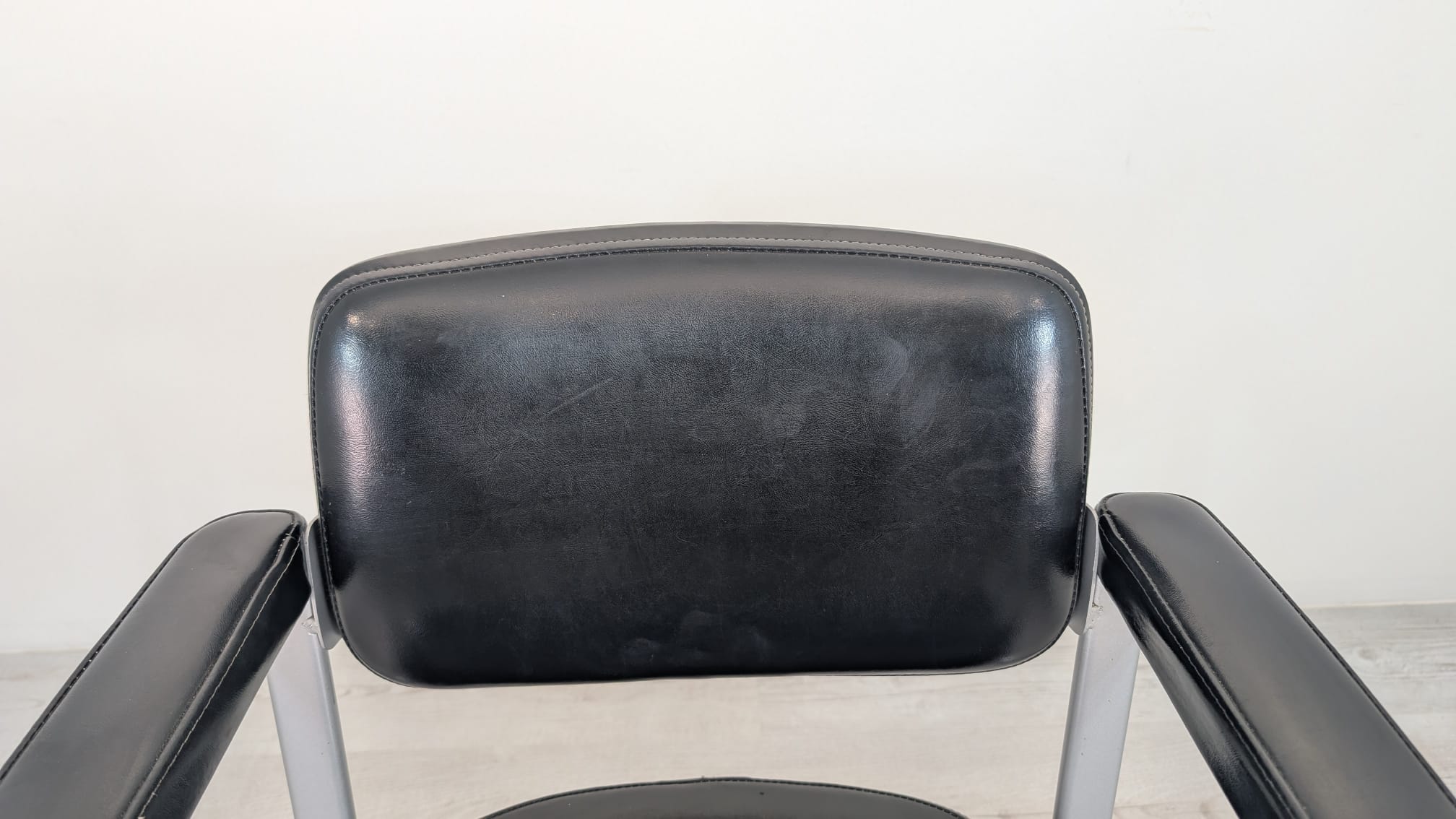 Fotel biurowy obrotowy skórzany z II połowy XX wieku - obrazek 4