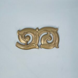 Wall decorations, mirrors, Rococo-style furniture