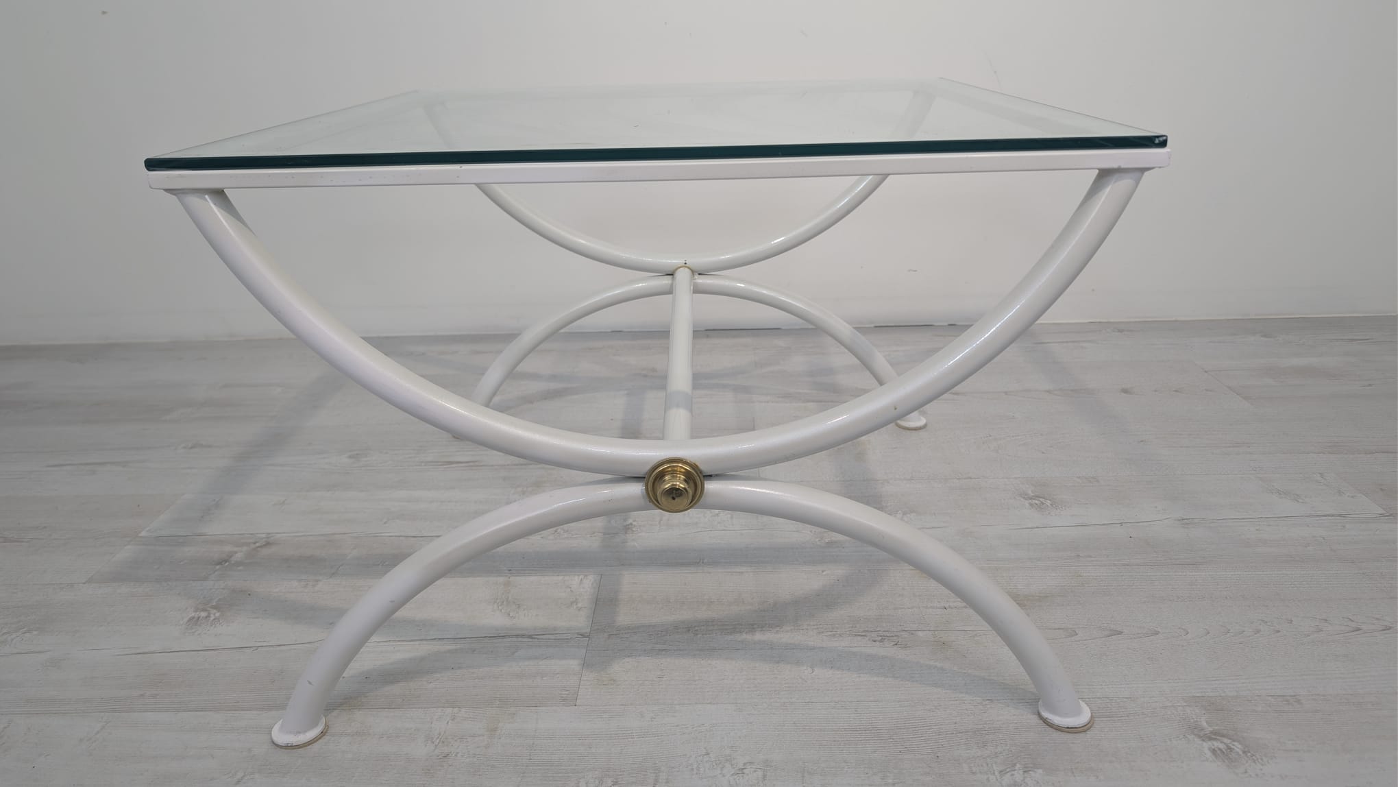 Stolik kawowy biały na stalowych z metaloplastyki nogach z lat 60/70-tych - Image 5