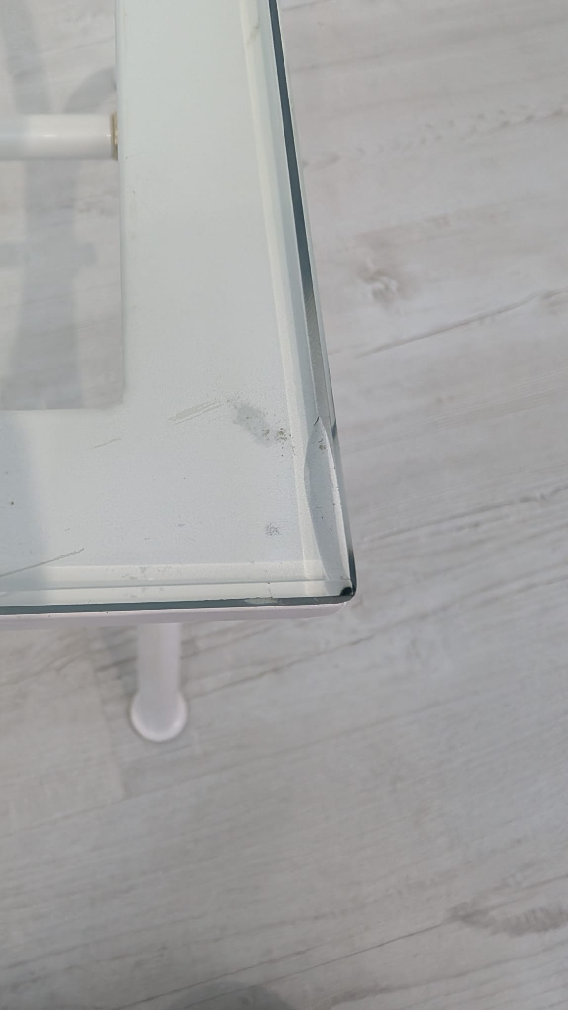 Stolik kawowy biały na stalowych z metaloplastyki nogach z lat 60/70-tych - Image 8