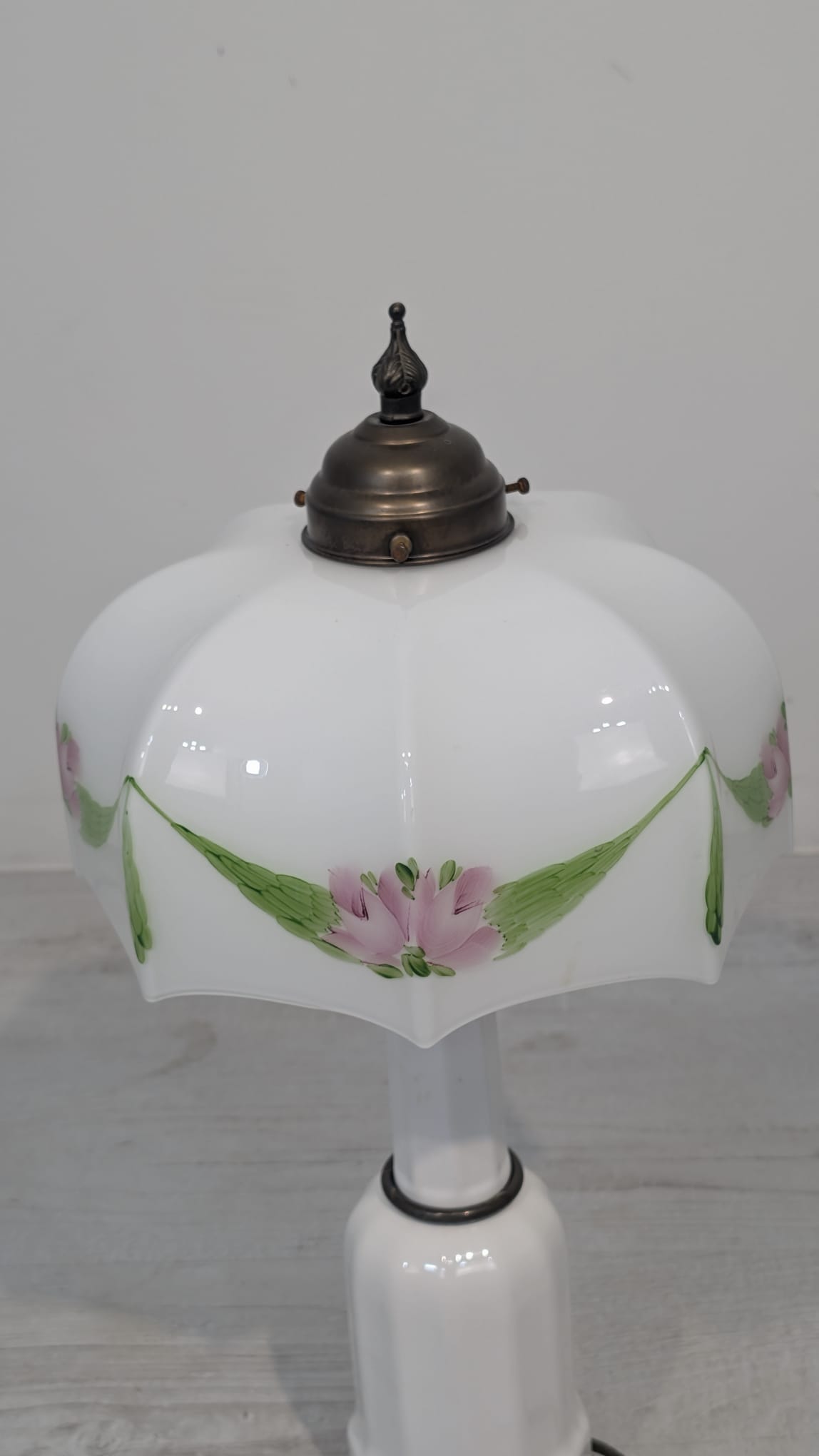 Lampa biurkowa porcelanowa w stylu secesyjnym z kloszem szklanym - Image 6