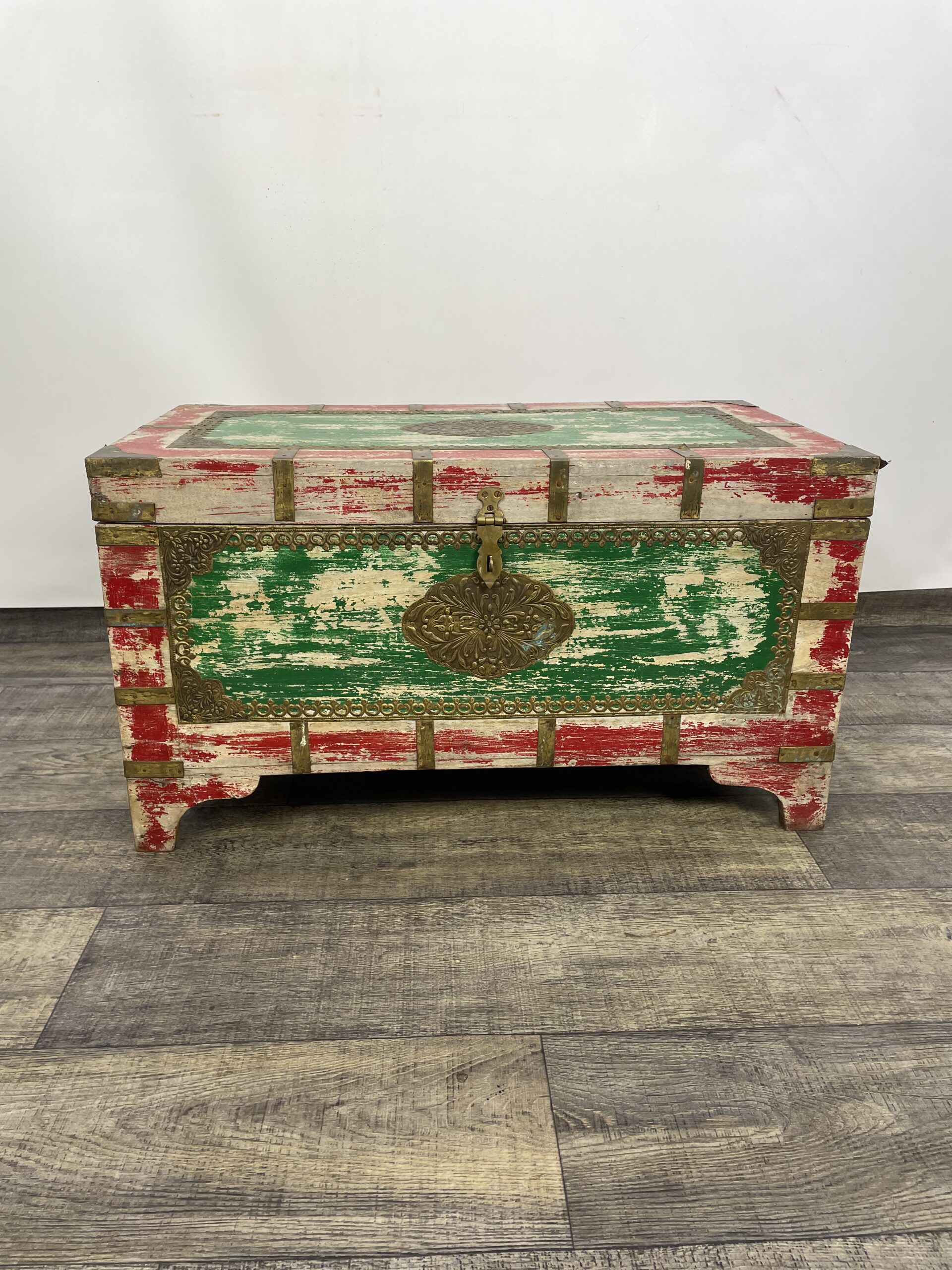 Skrzynia z drewna palisander okucia z mosiądzu